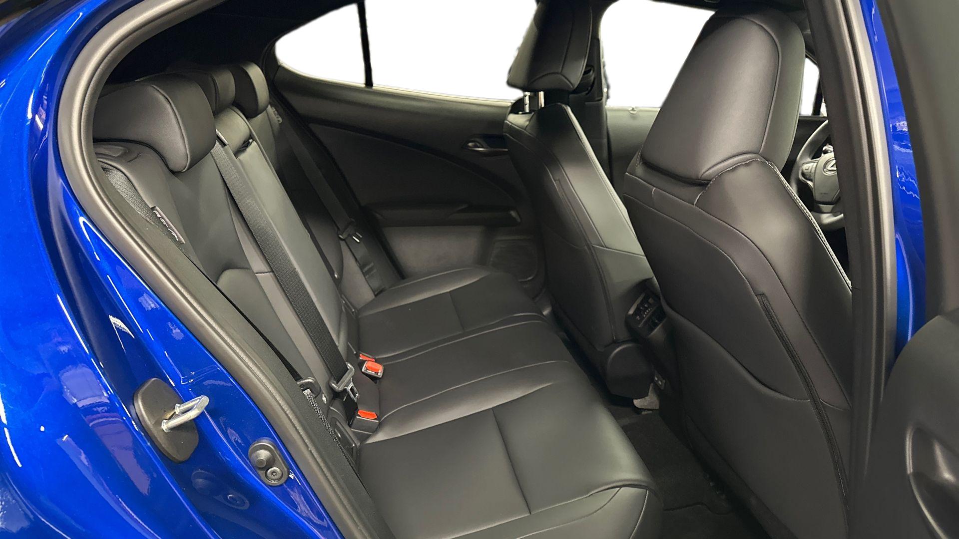 Lexus UX 2026