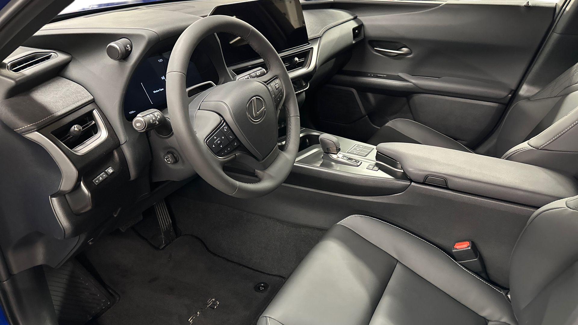 Lexus UX 2026