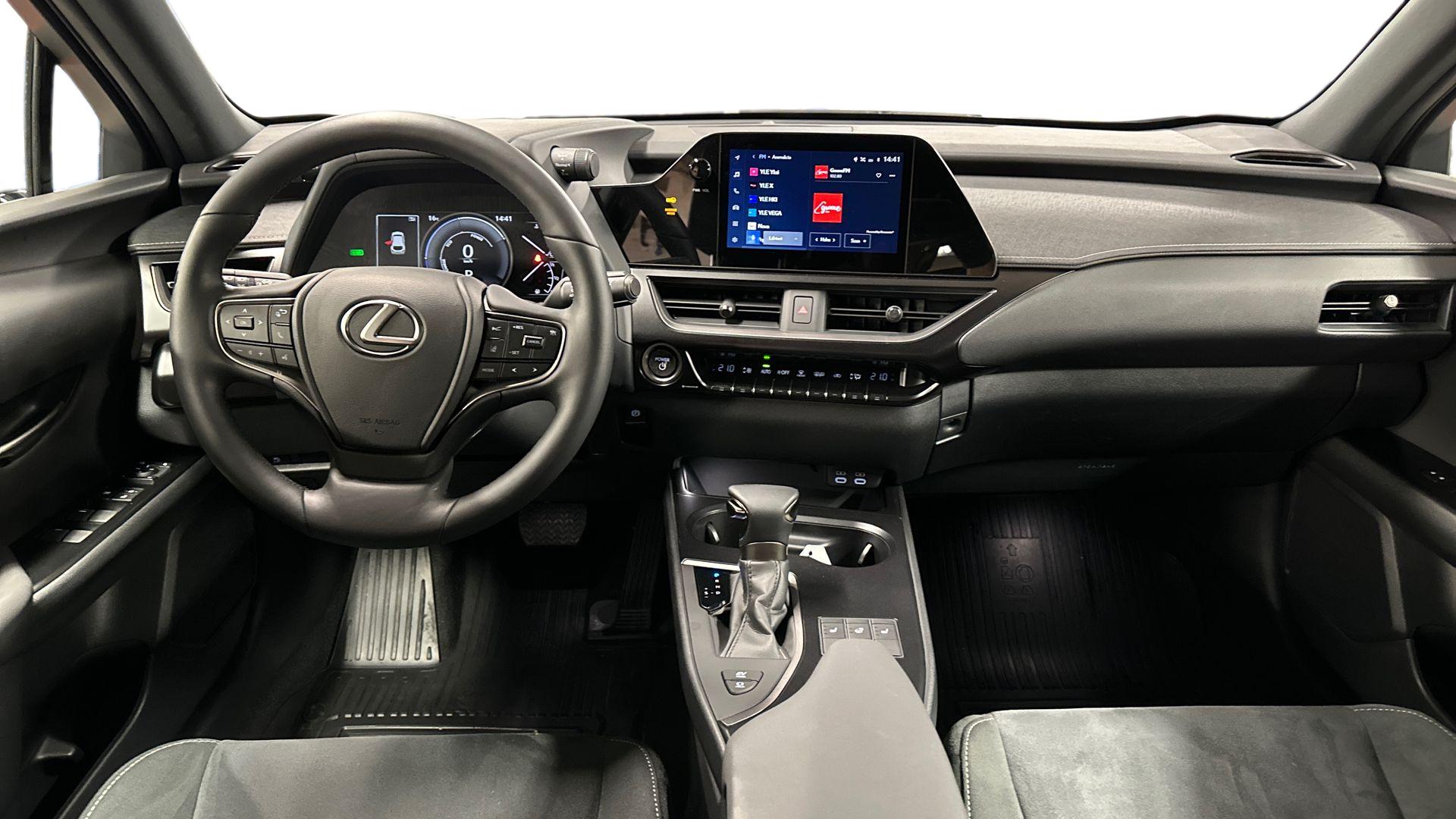 Lexus UX 2024