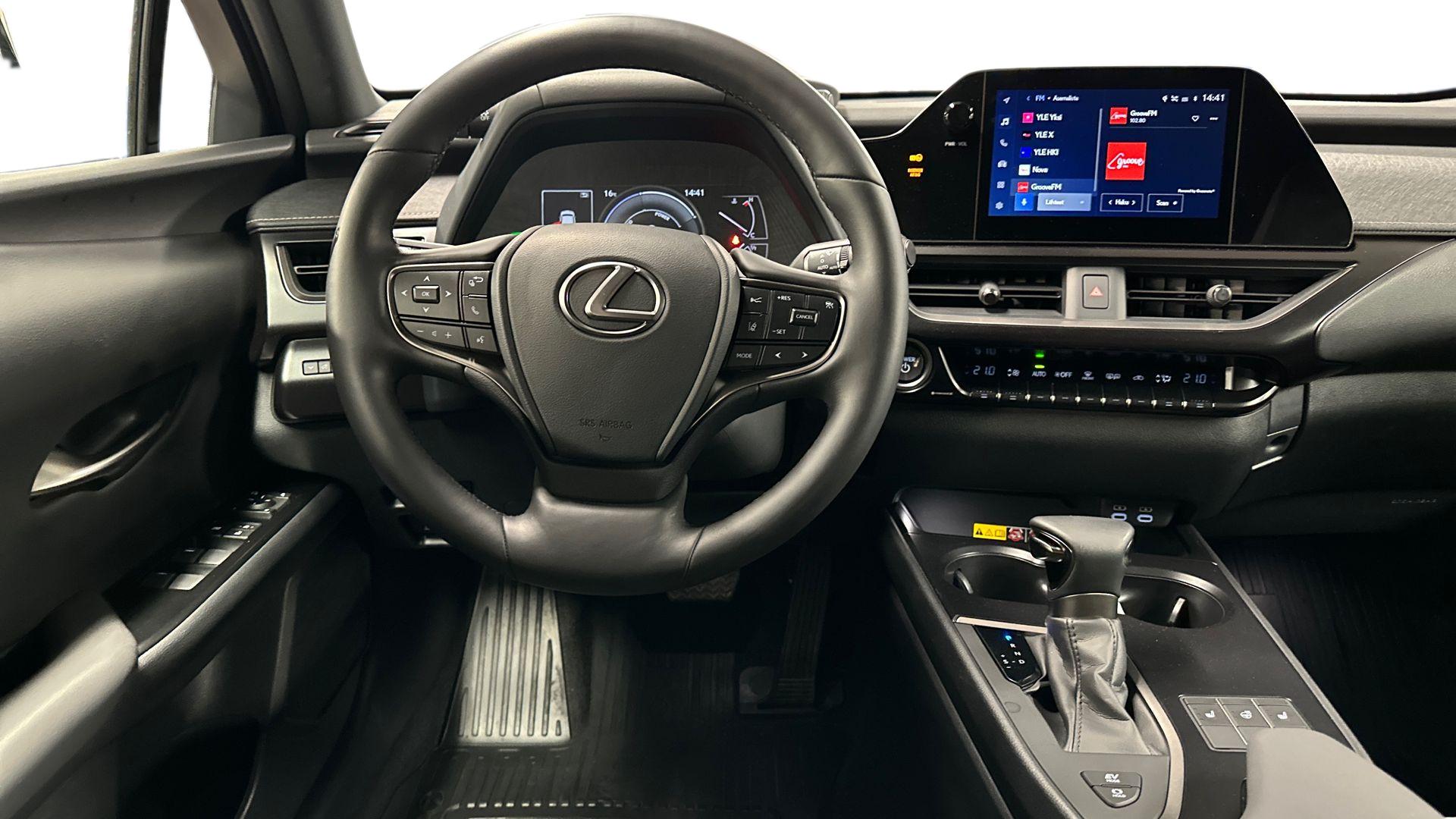 Lexus UX 2024