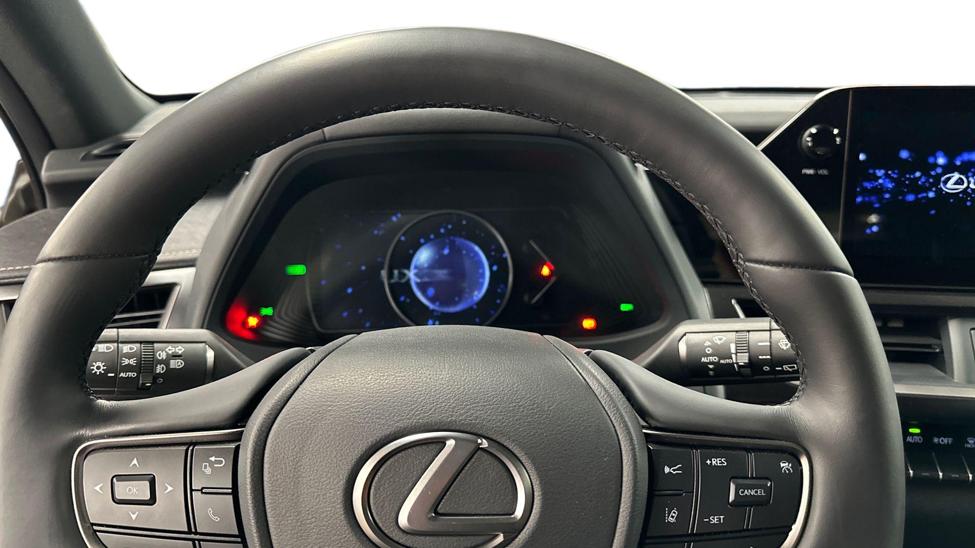 Lexus UX 2024