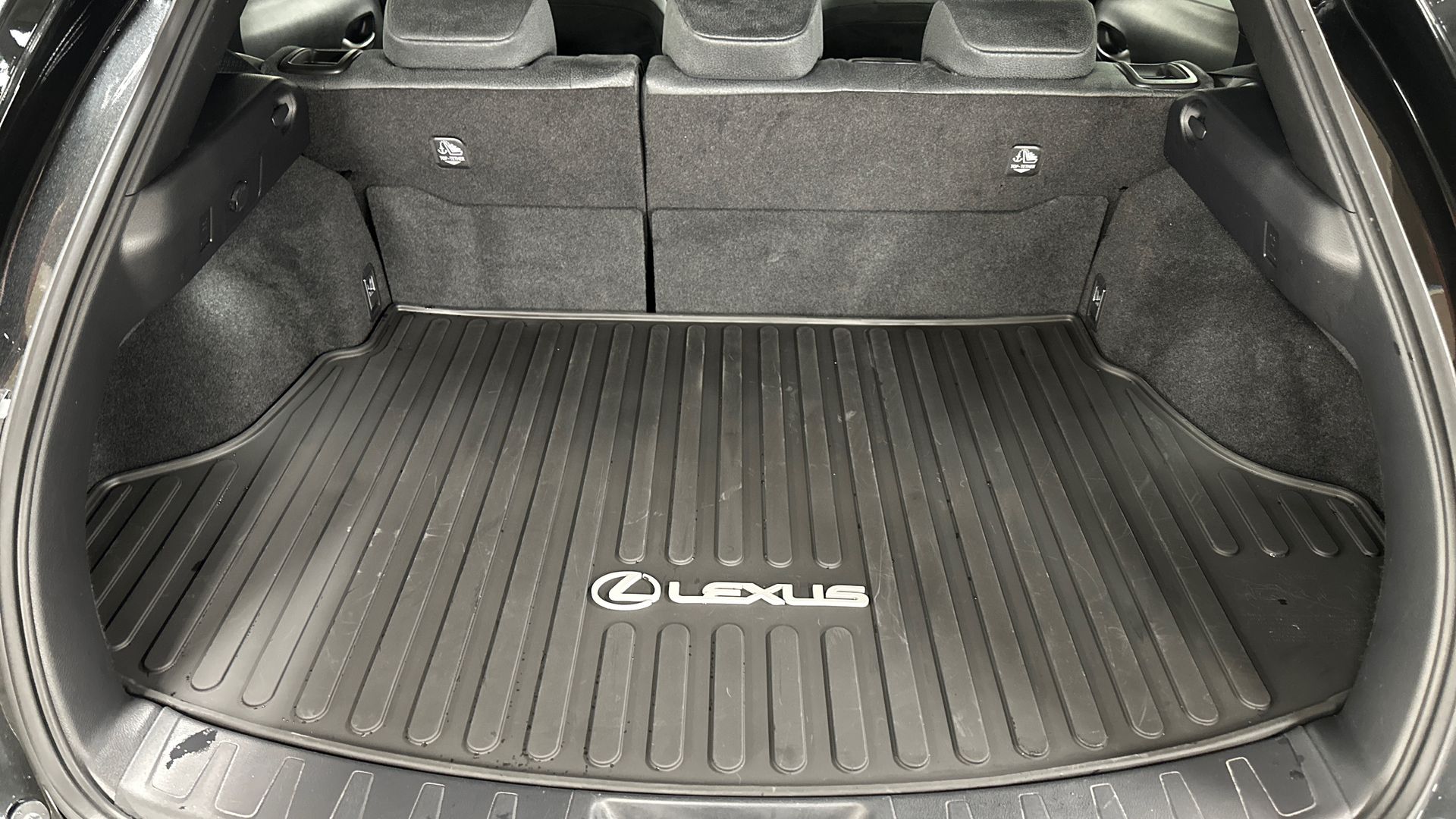 Lexus UX 2024
