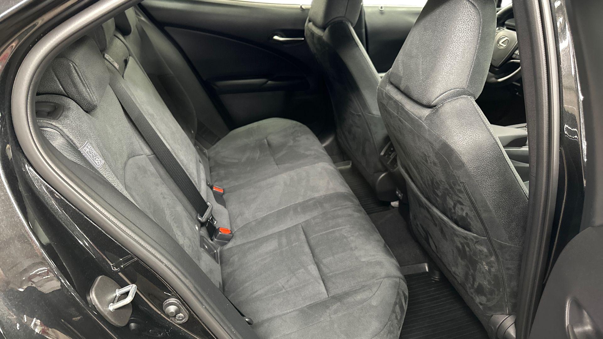 Lexus UX 2024