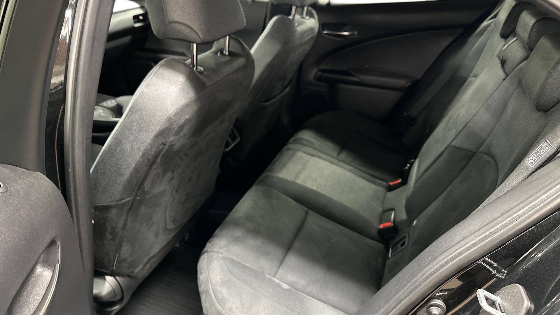 Lexus UX 2024