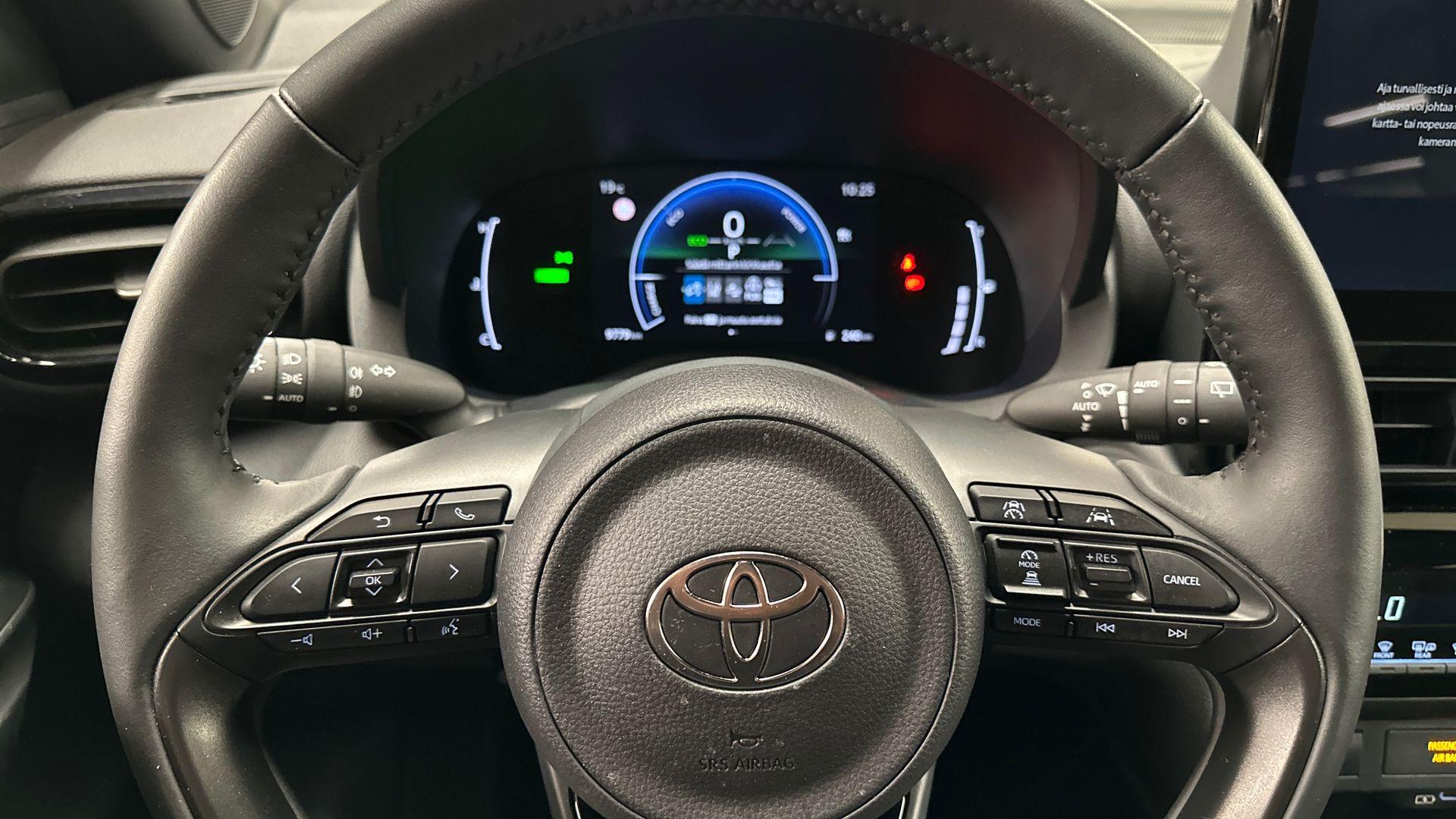 Toyota Yaris Cross 12