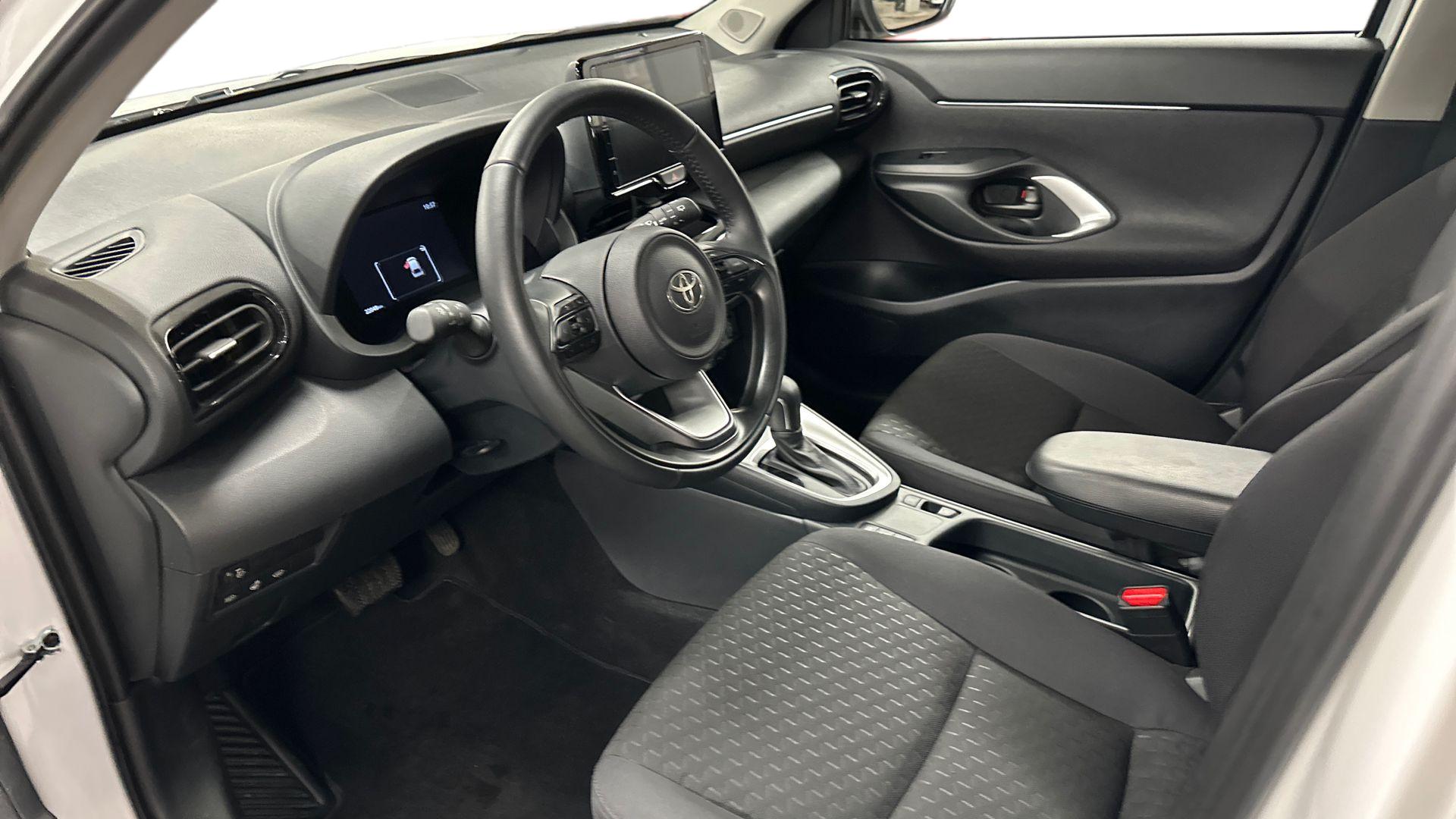 Toyota Yaris Cross 8