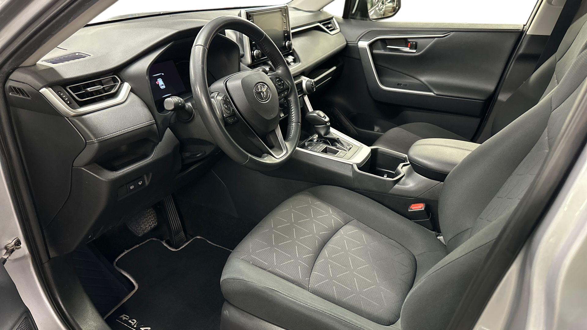 Toyota RAV4 8