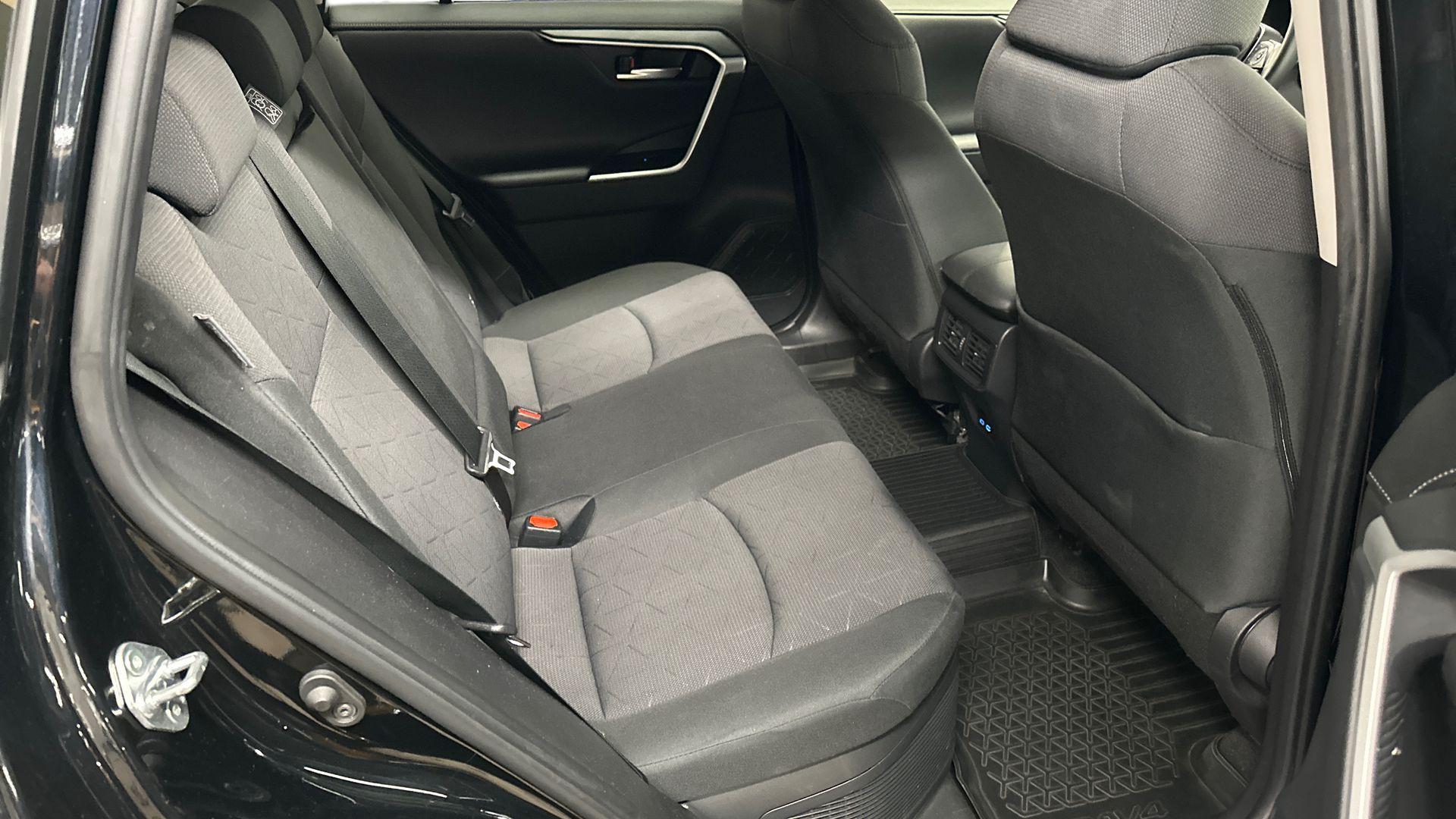 Toyota RAV4 16
