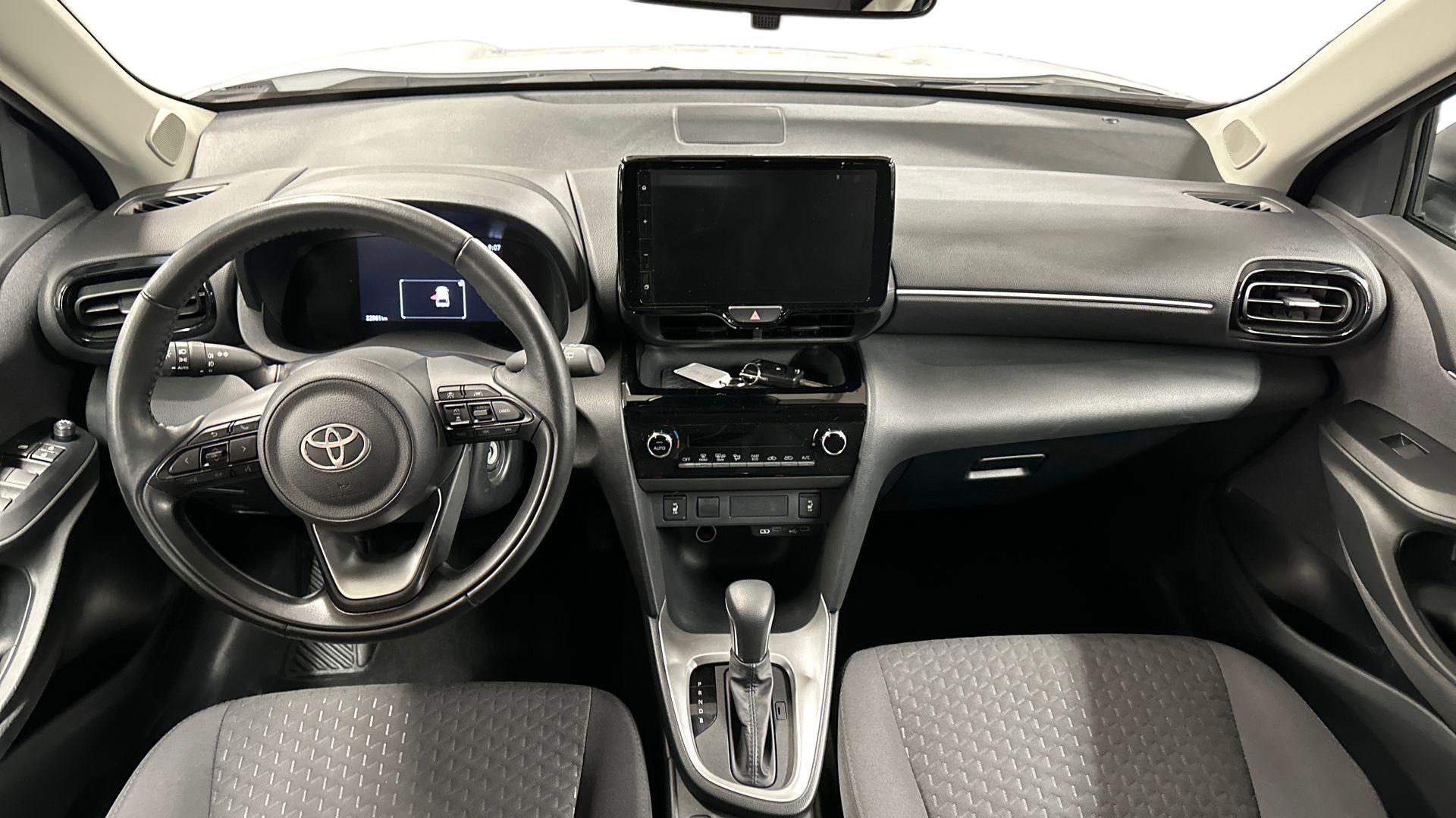 Toyota Yaris Cross 12