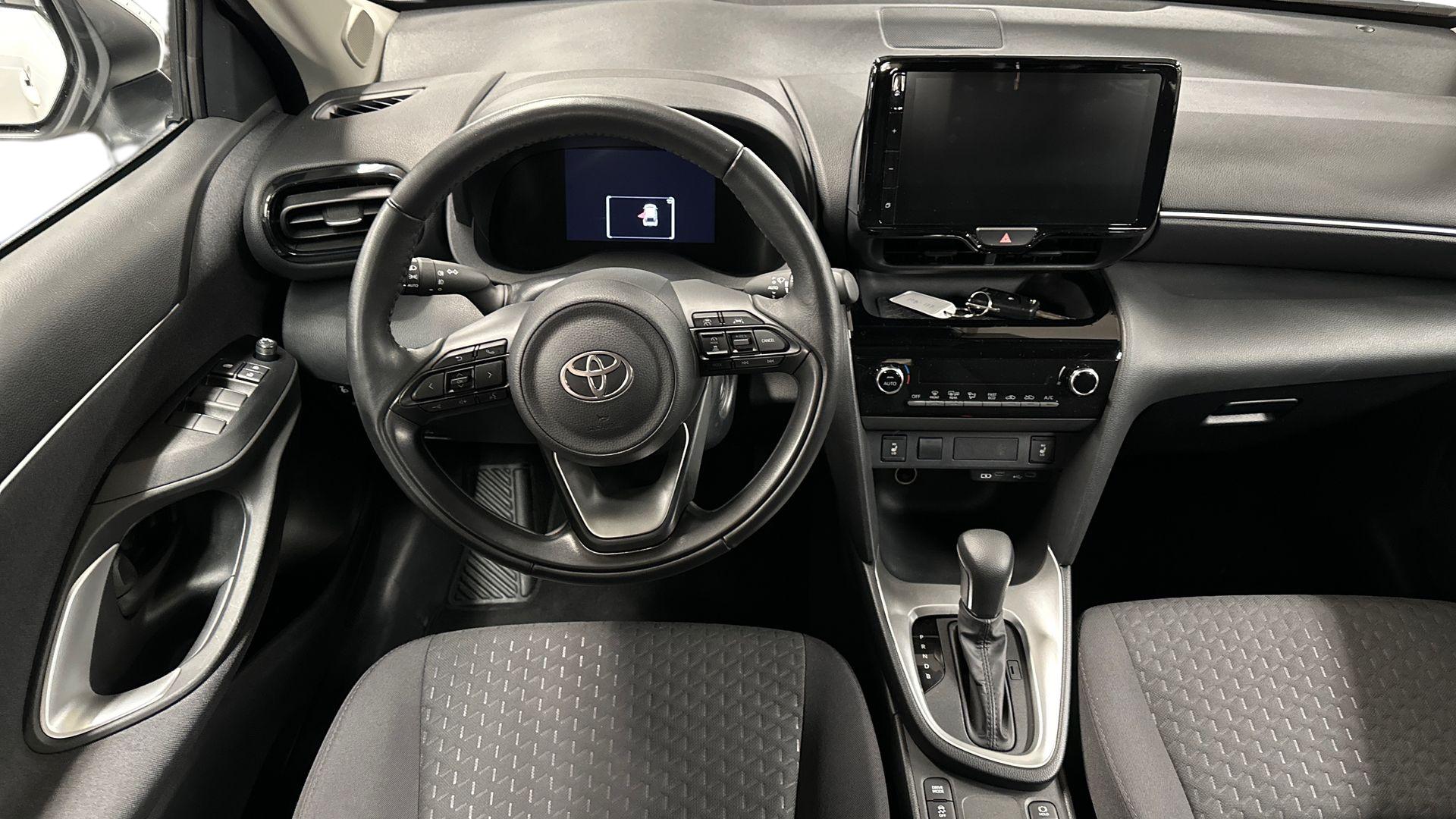 Toyota Yaris Cross 13