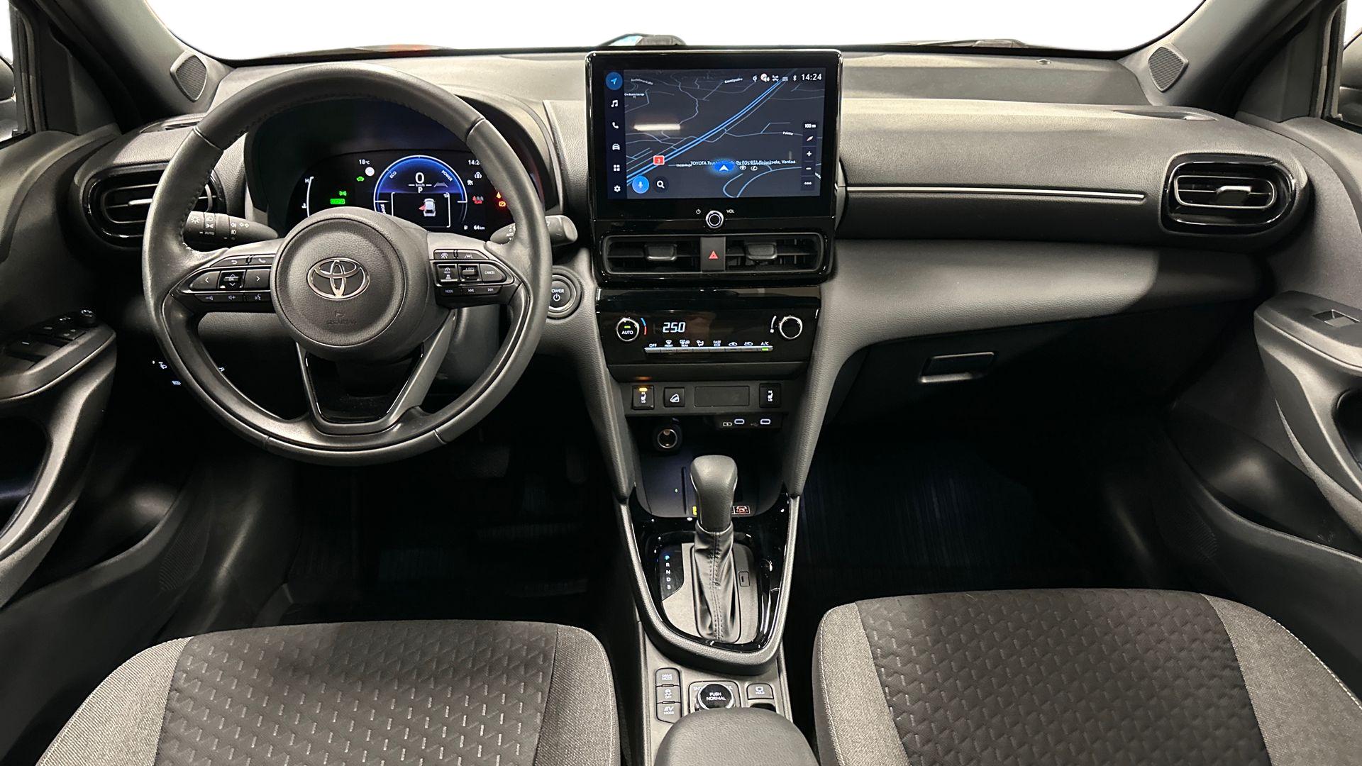 Toyota Yaris Cross 12