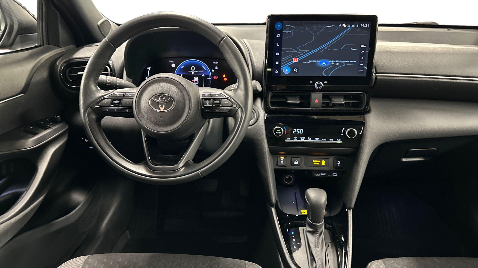 Toyota Yaris Cross 13