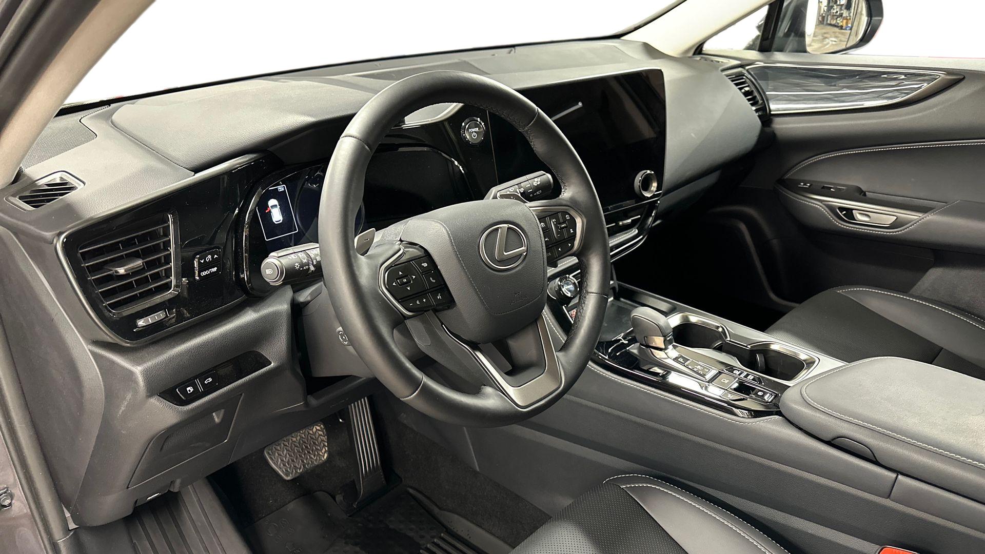 Lexus NX 2025