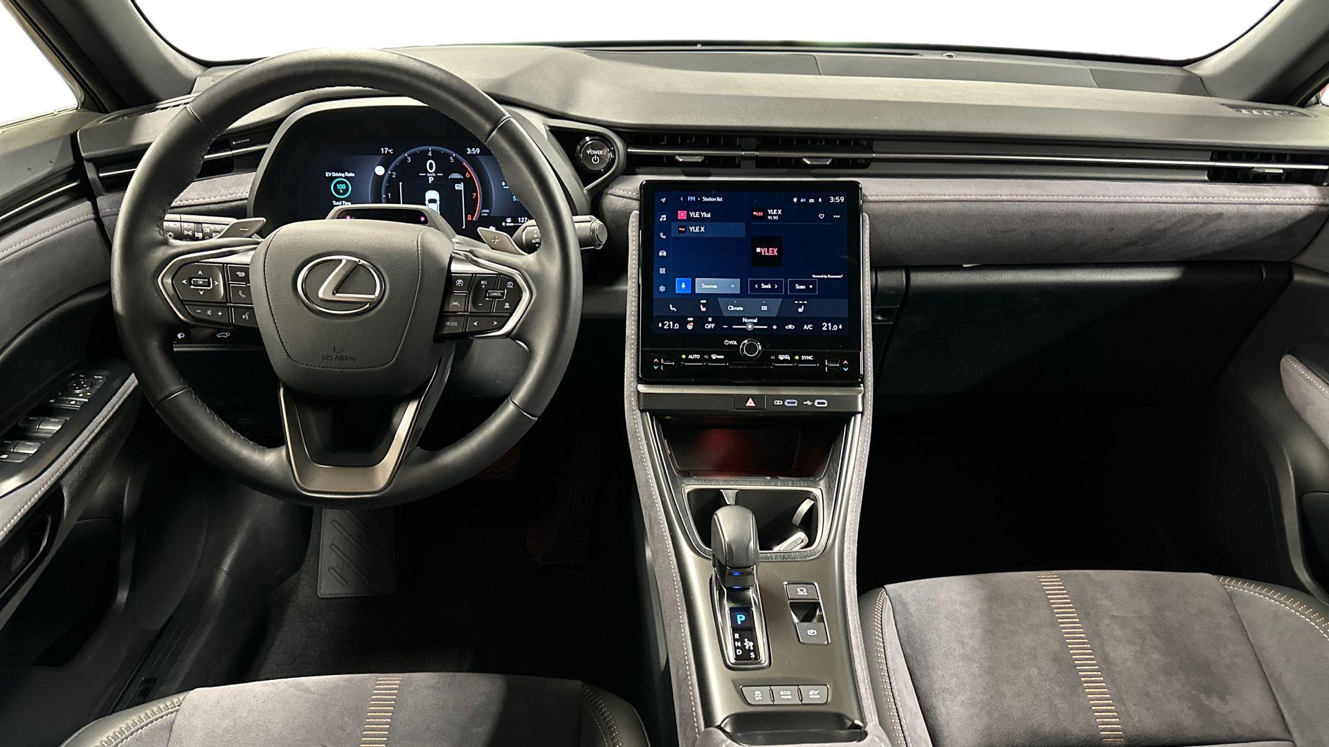 Lexus LBX 10