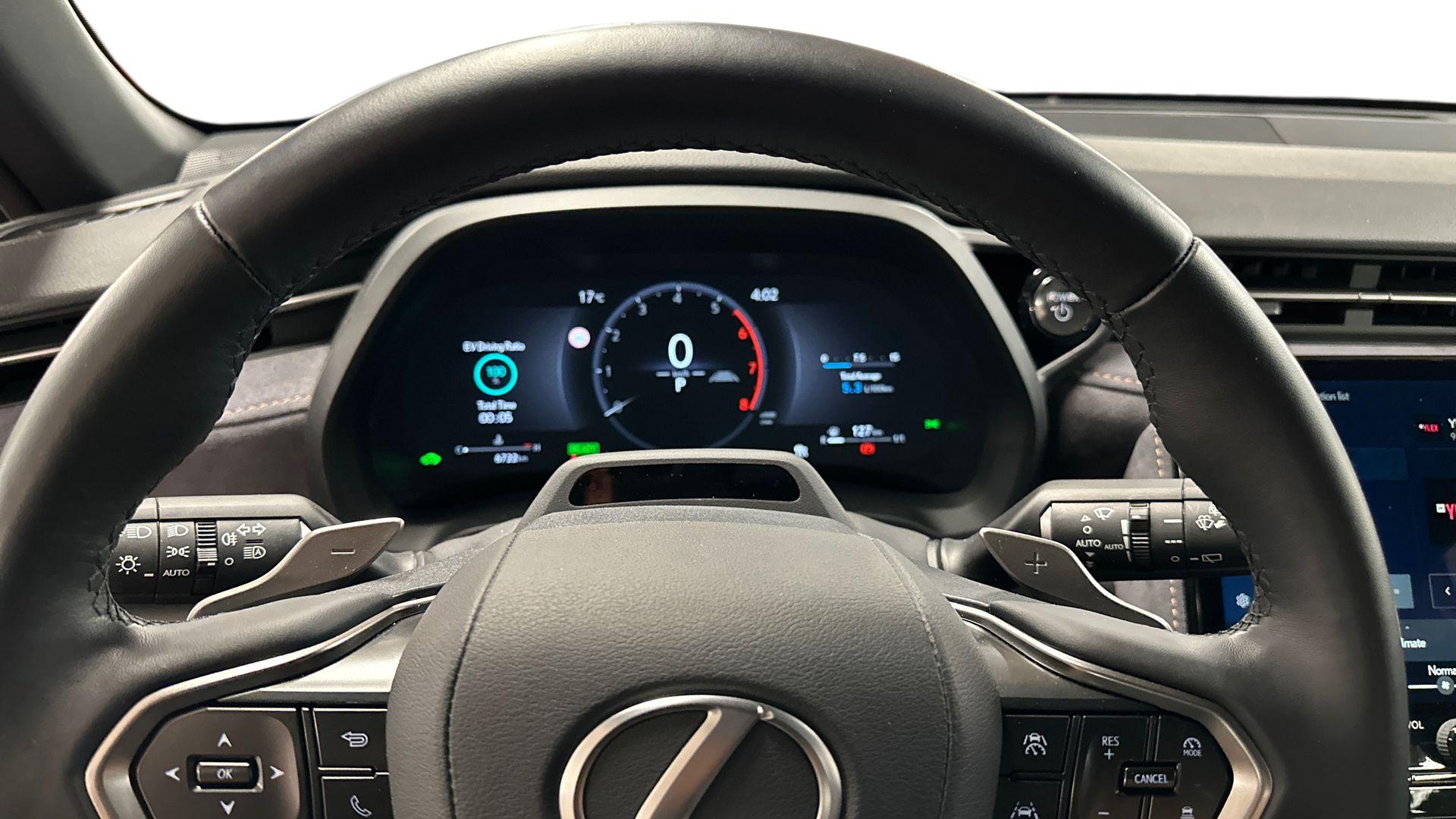 Lexus LBX 12