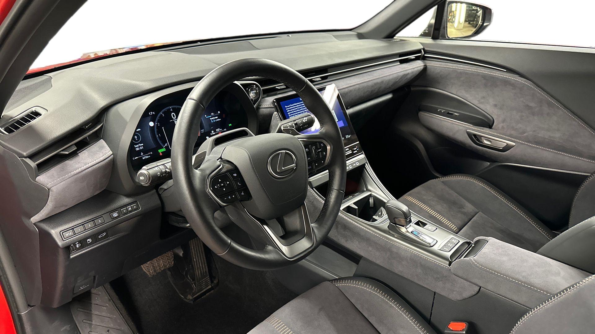 Lexus LBX 8