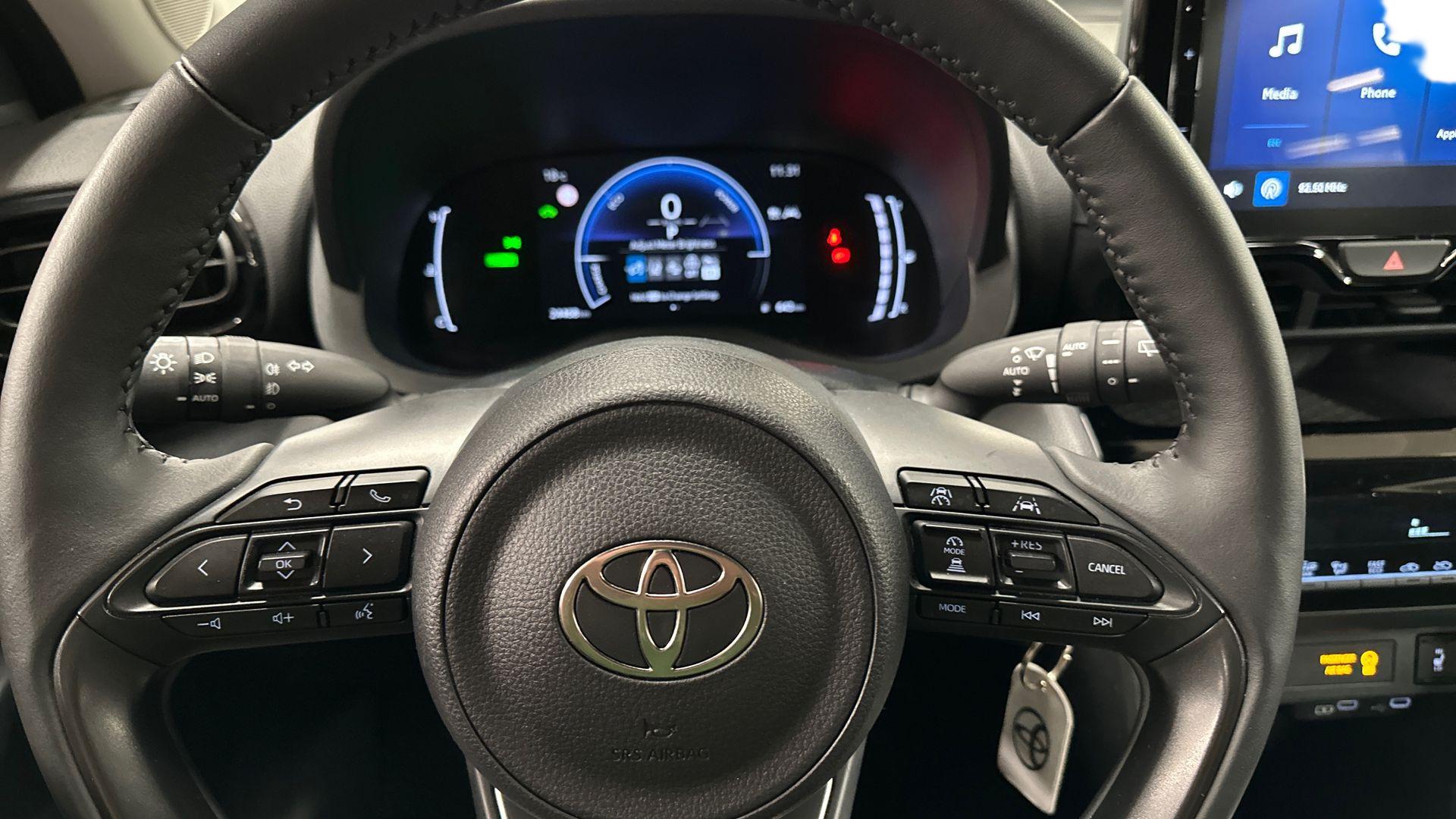 Toyota Yaris Cross 12