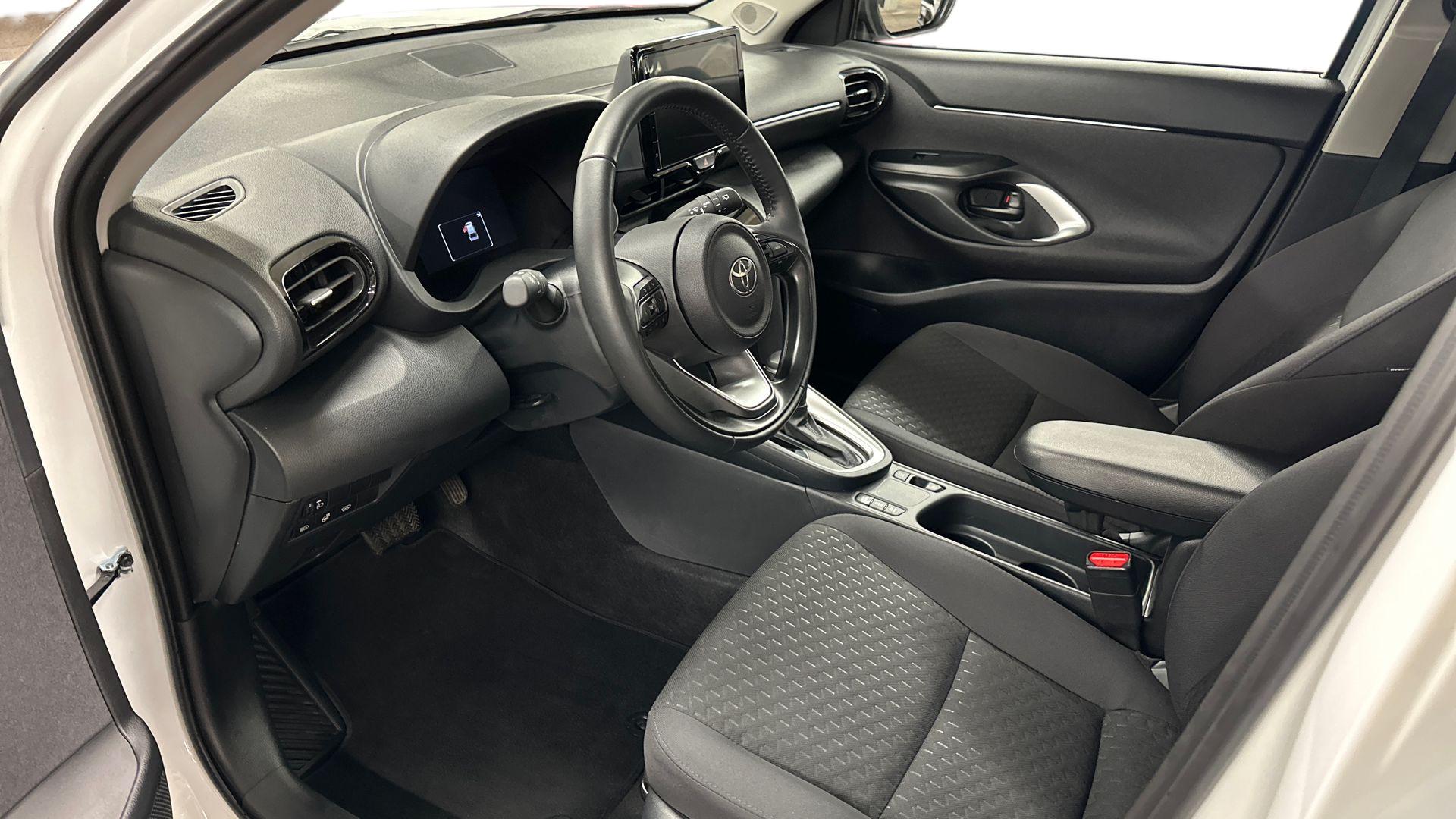 Toyota Yaris Cross 8