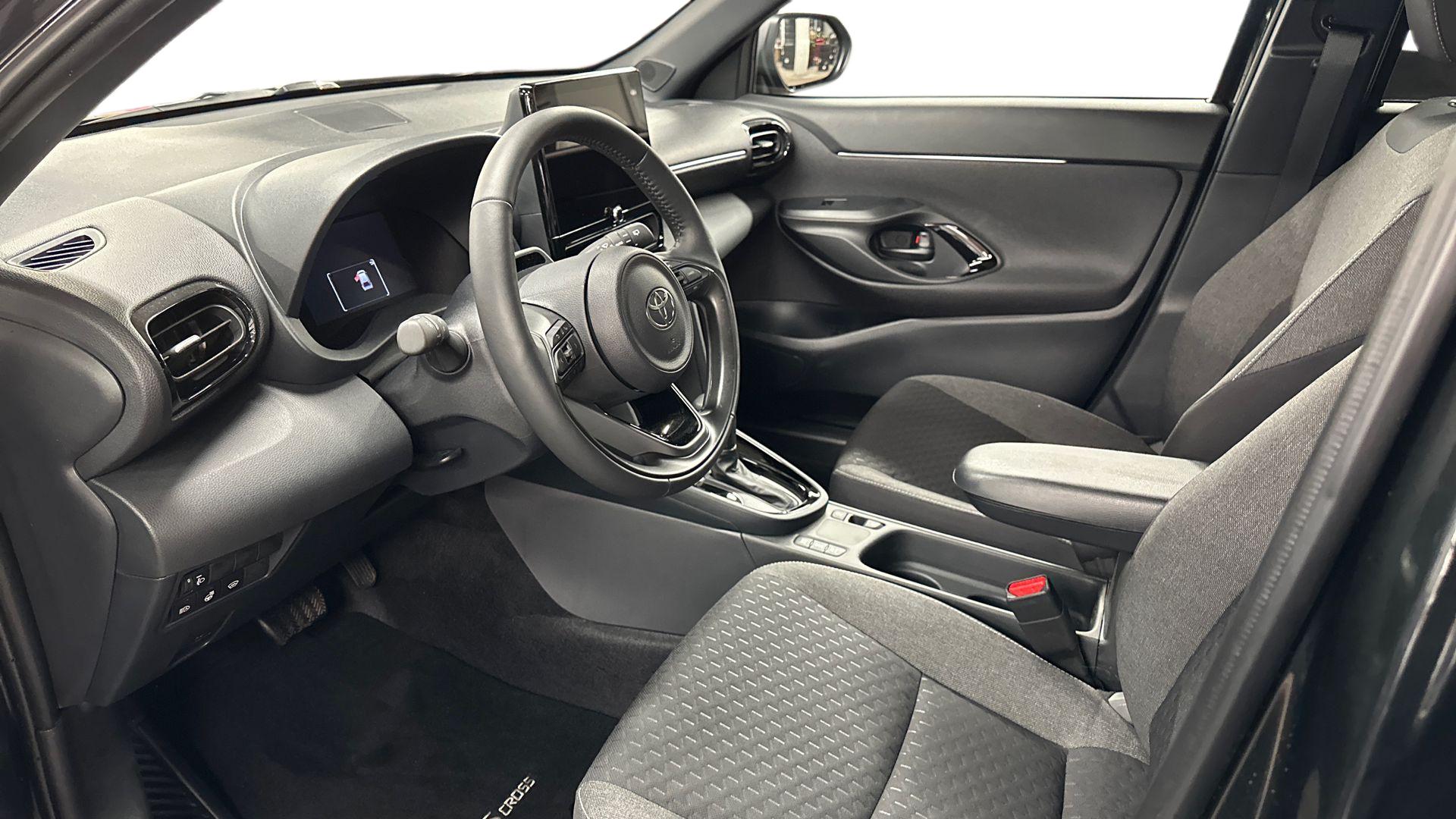 TOYOTA Yaris Cross 10