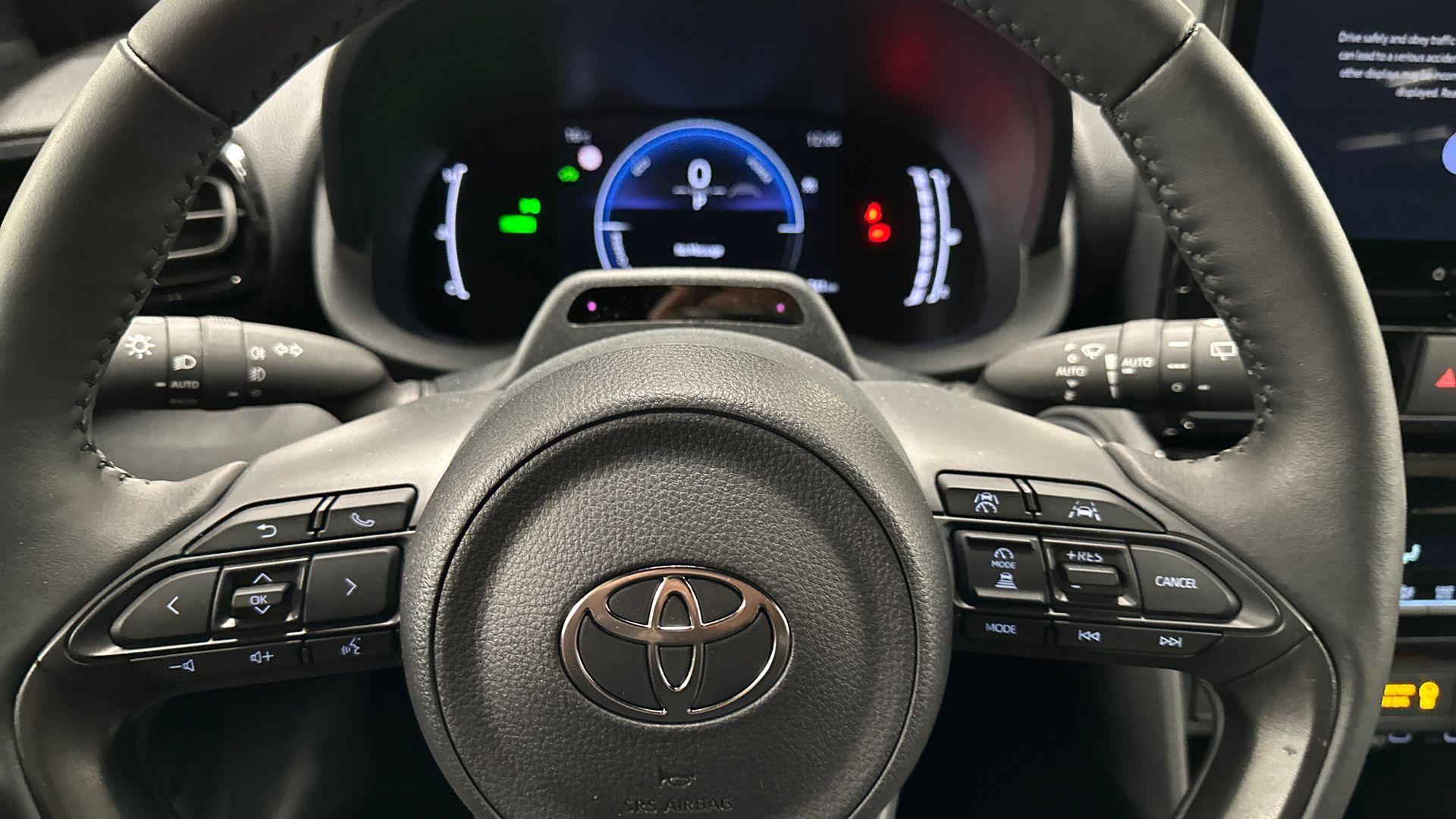 TOYOTA Yaris Cross 14