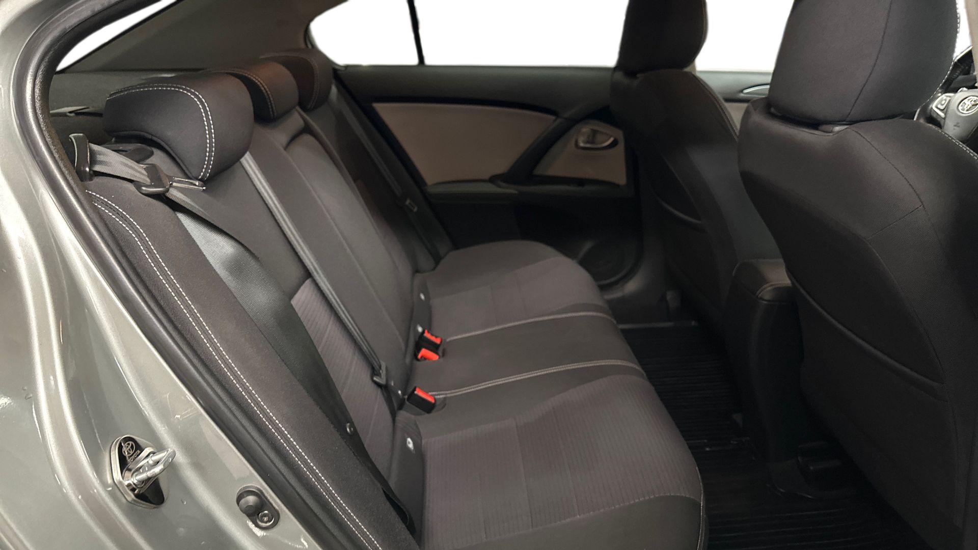 Toyota Avensis 16