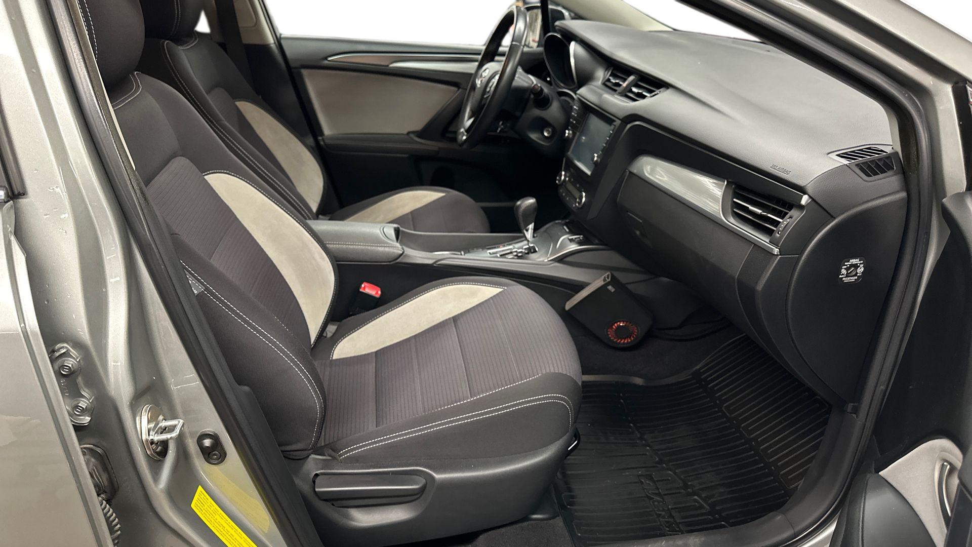 Toyota Avensis 17