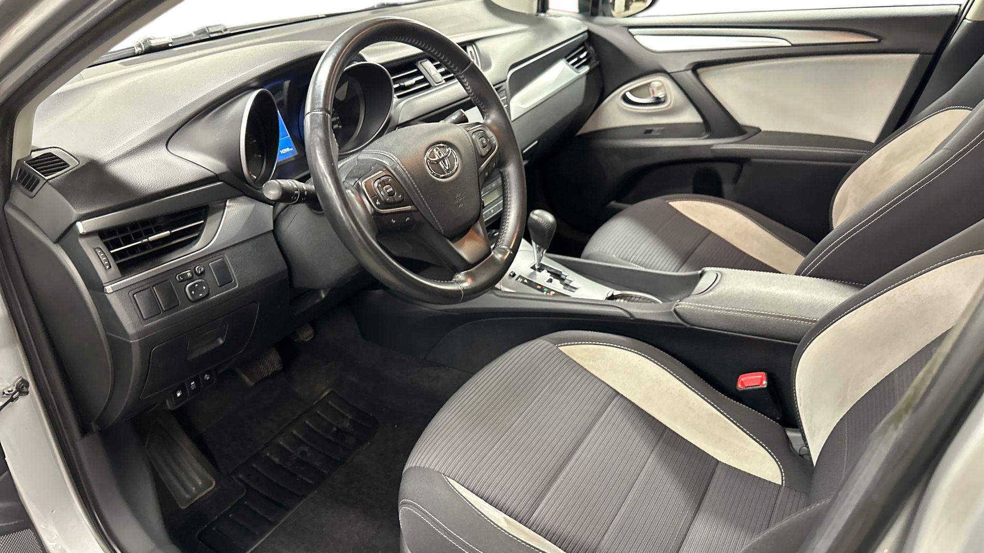 Toyota Avensis 8