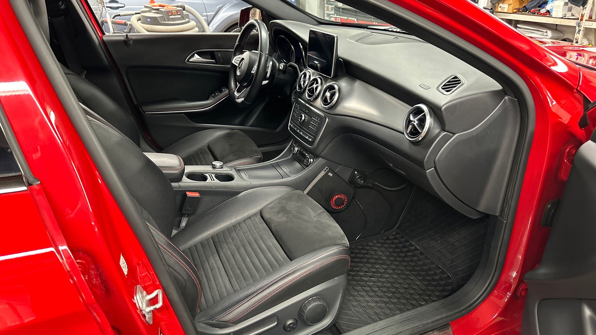 MERCEDES-BENZ GLA 2016