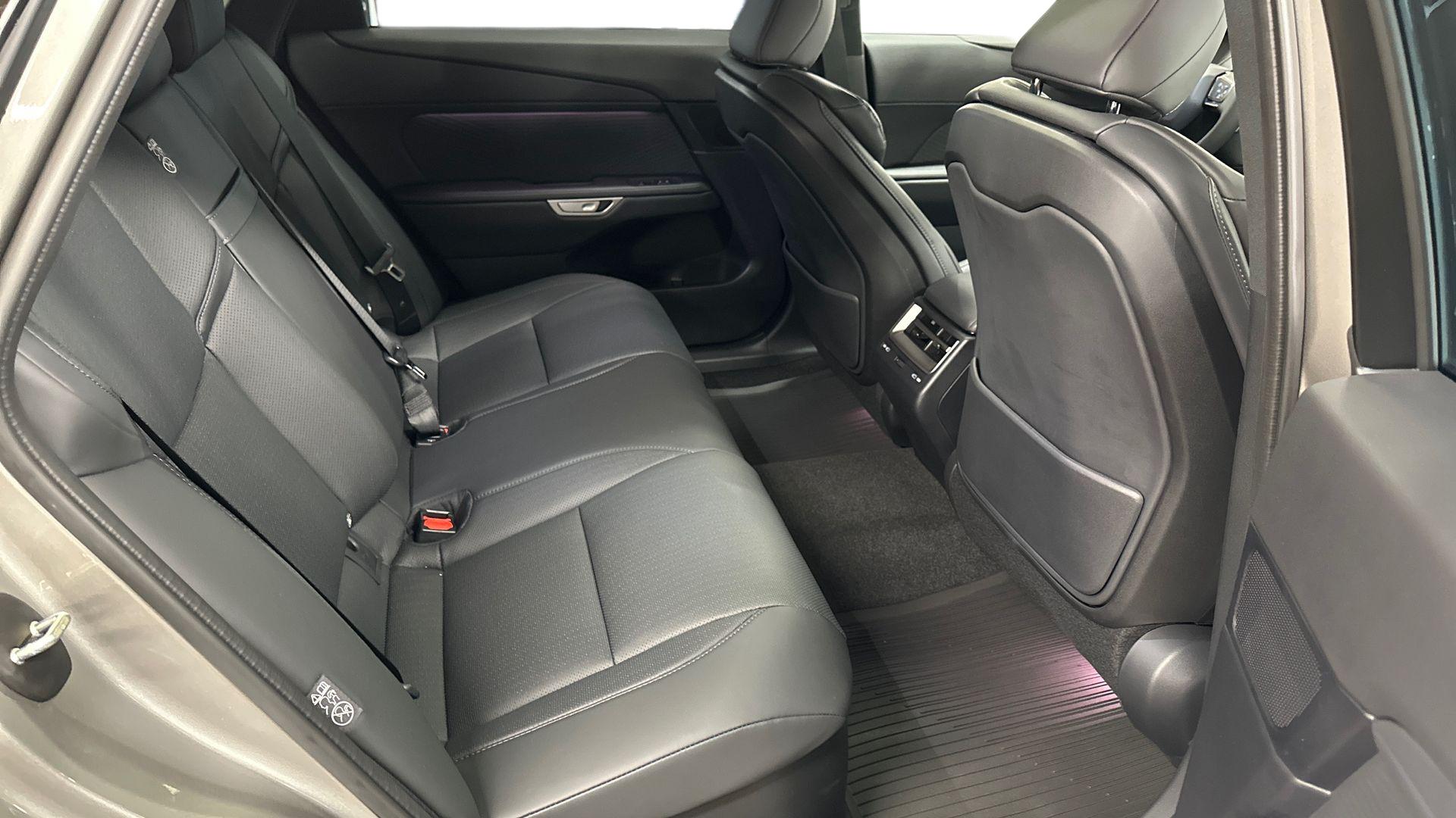 Lexus ES 2026
