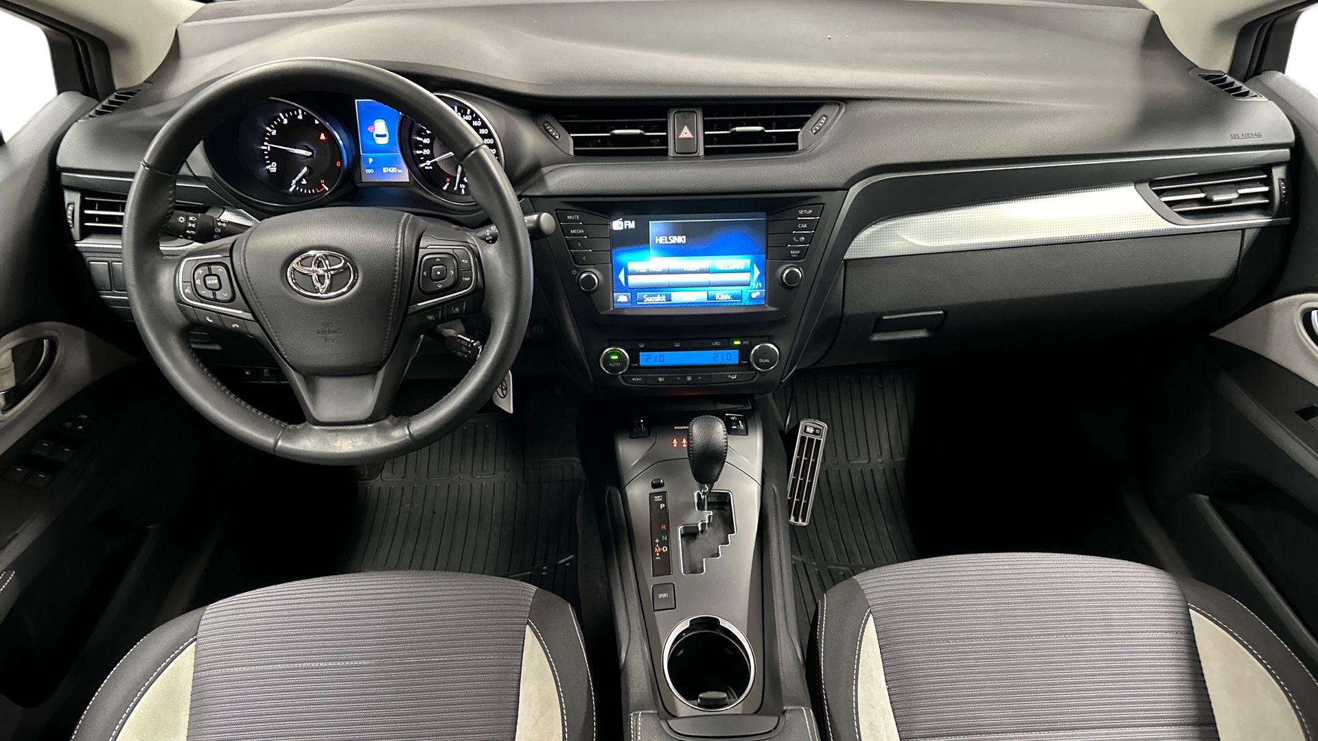 Toyota Avensis 12