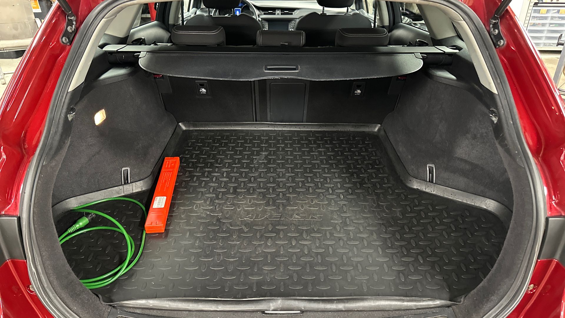 Toyota Avensis 17