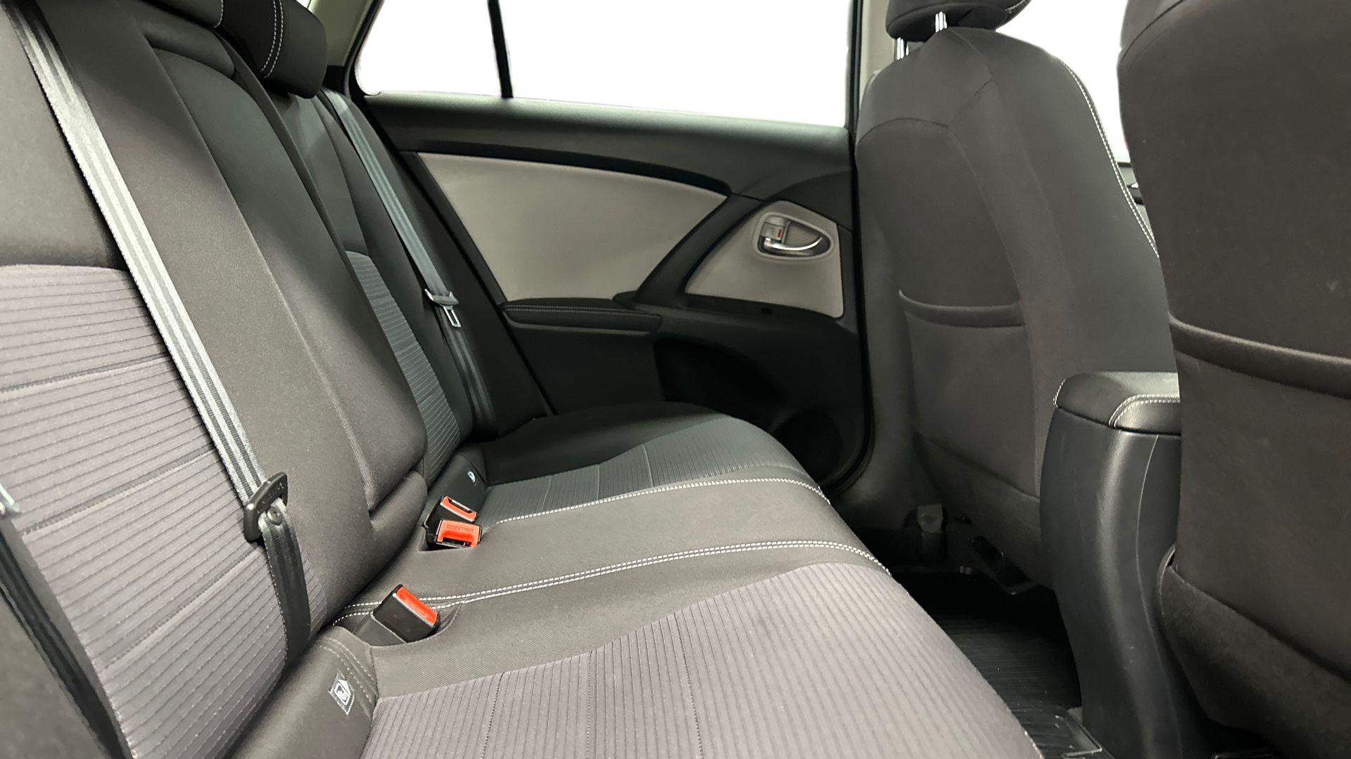 Toyota Avensis 18