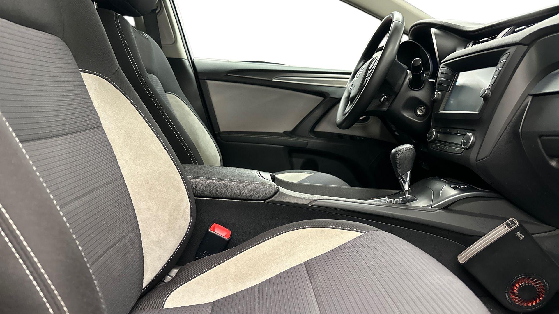 Toyota Avensis 19