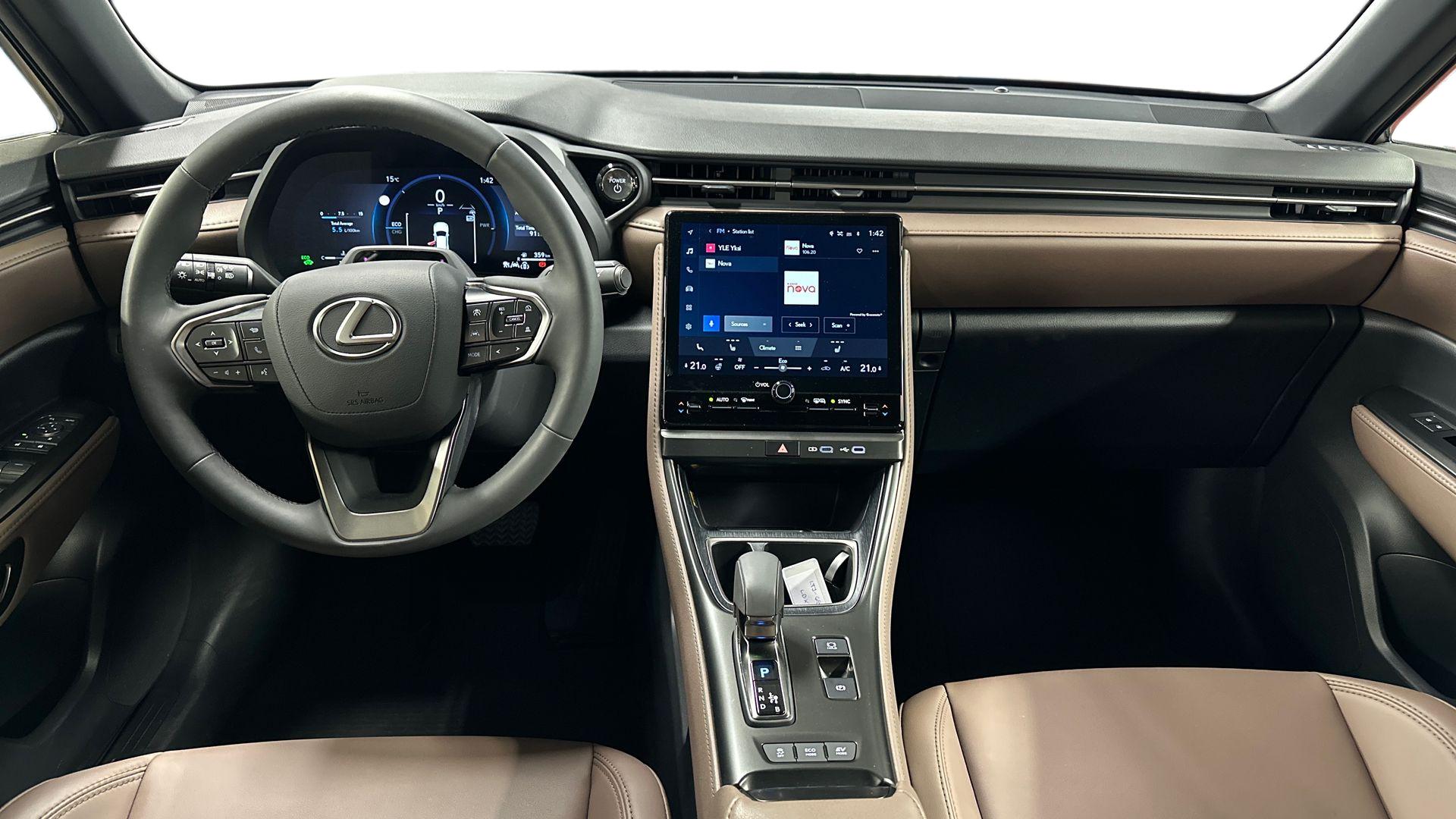 Lexus LBX 10