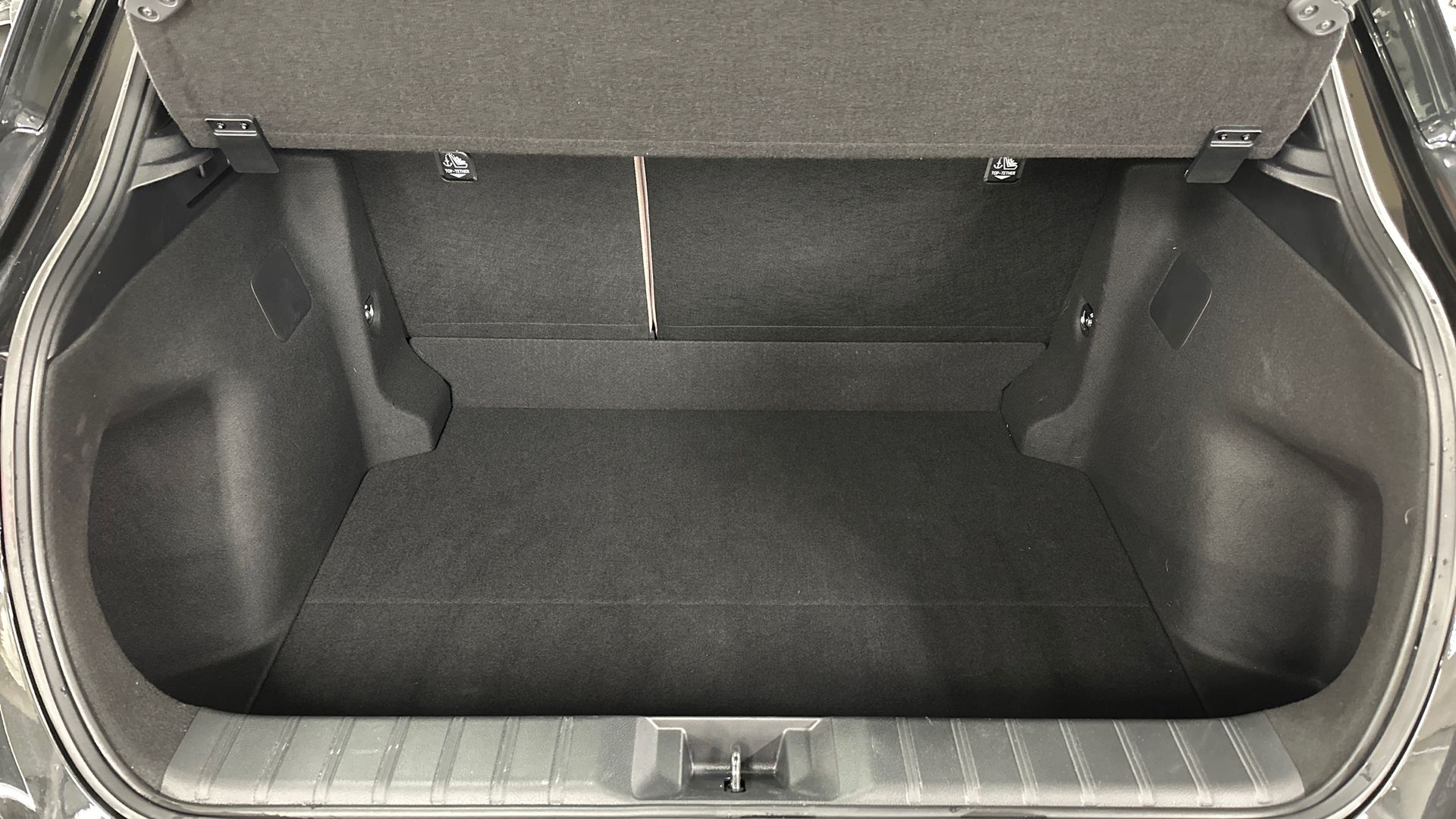 Lexus LBX 15