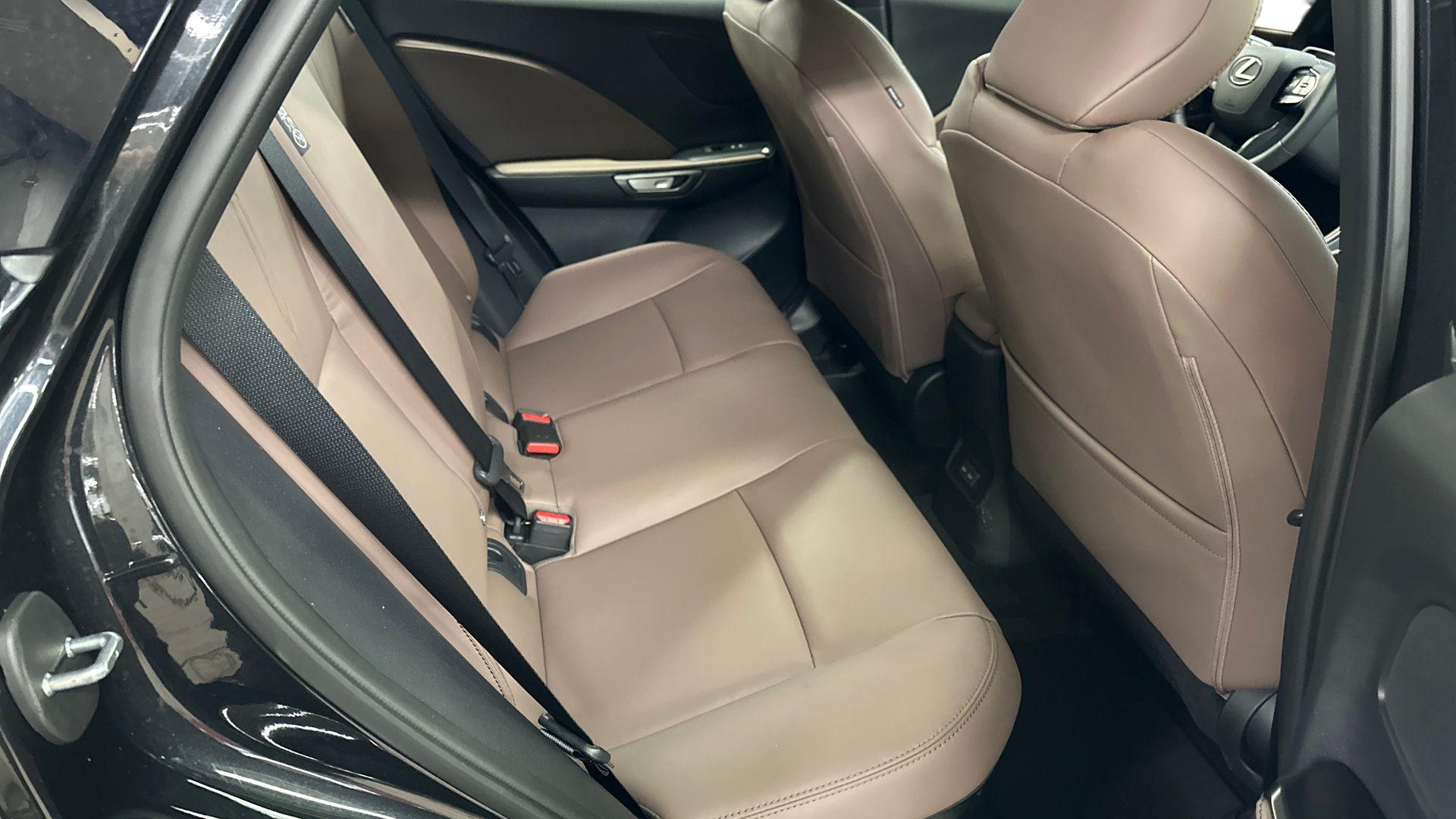 Lexus LBX 16