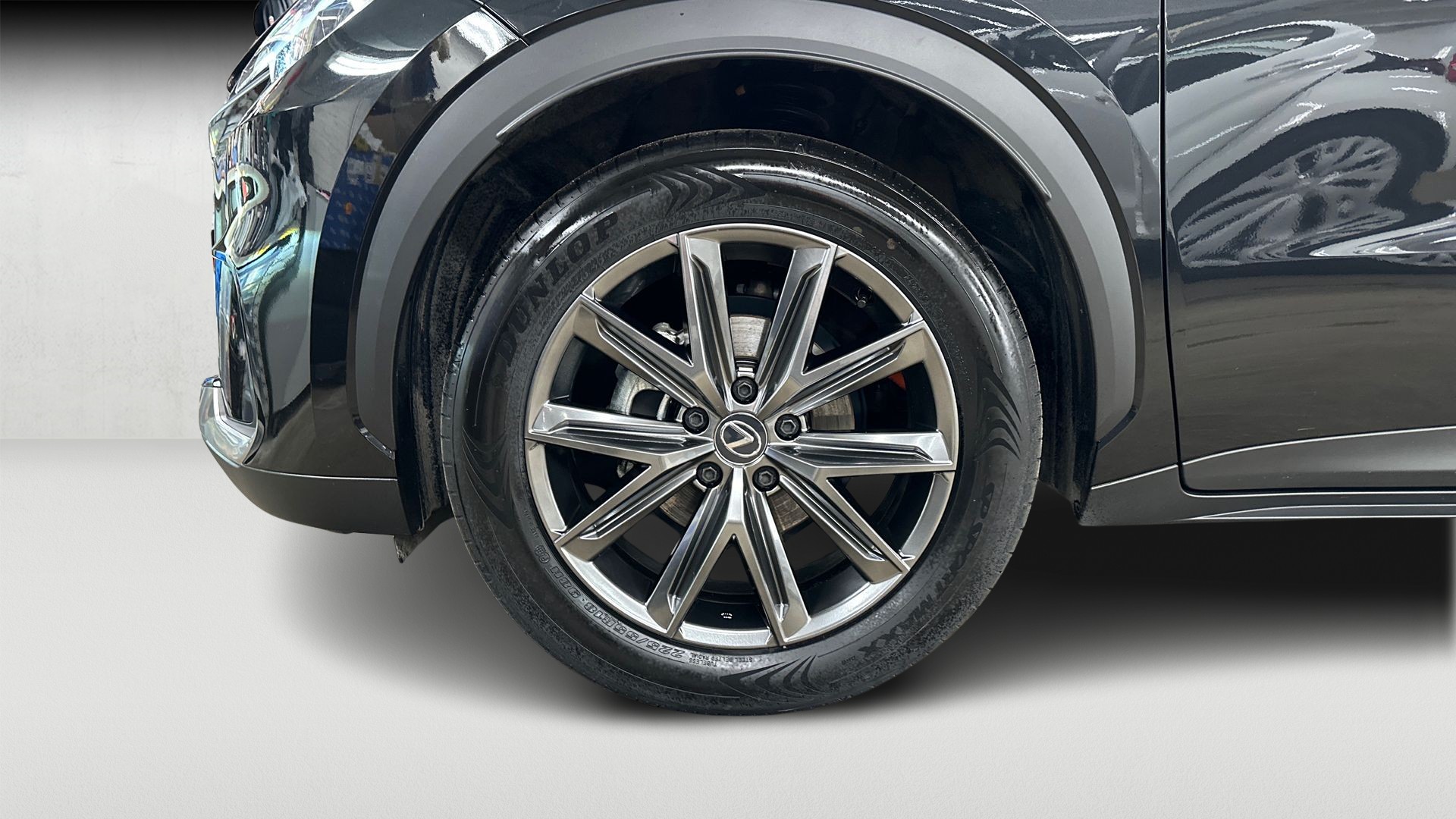Lexus LBX 18