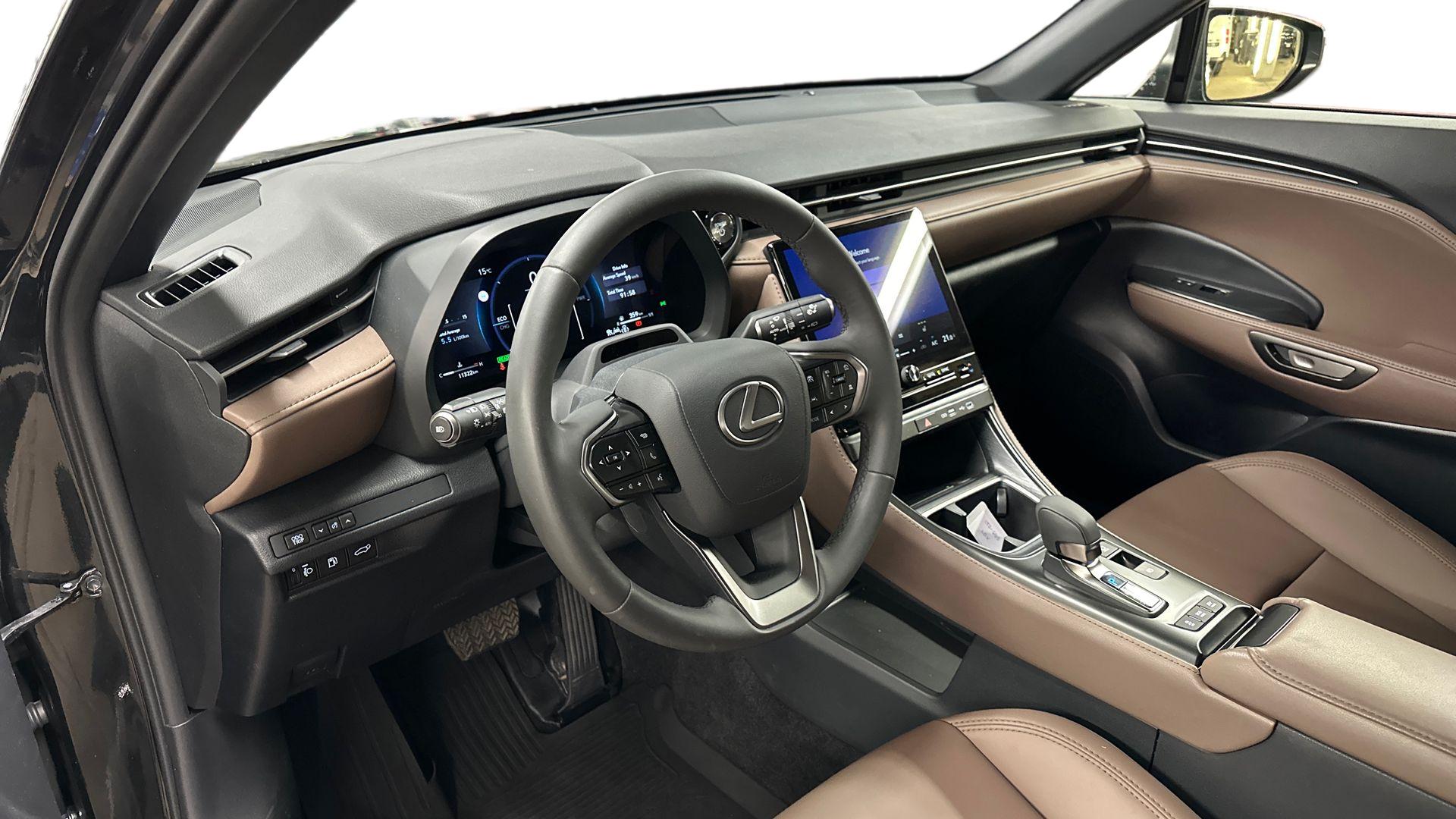Lexus LBX 8