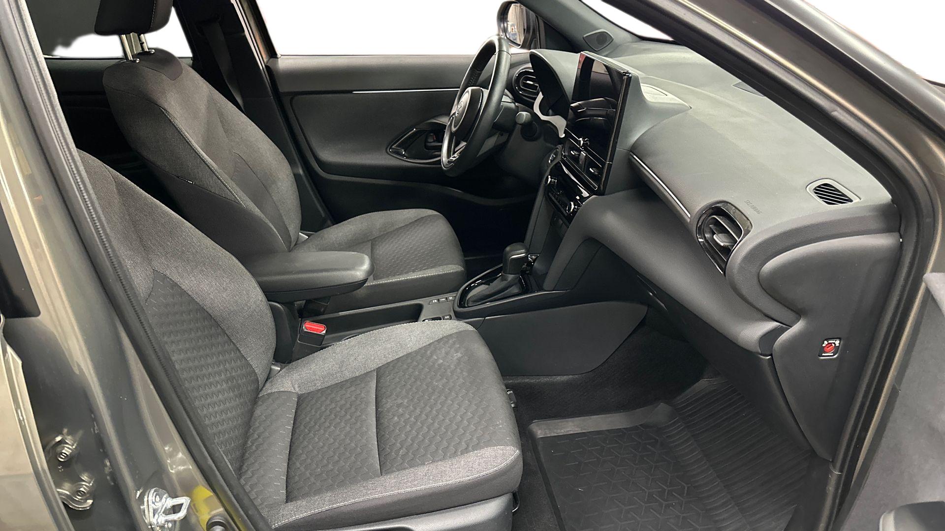 TOYOTA Yaris Cross 2024