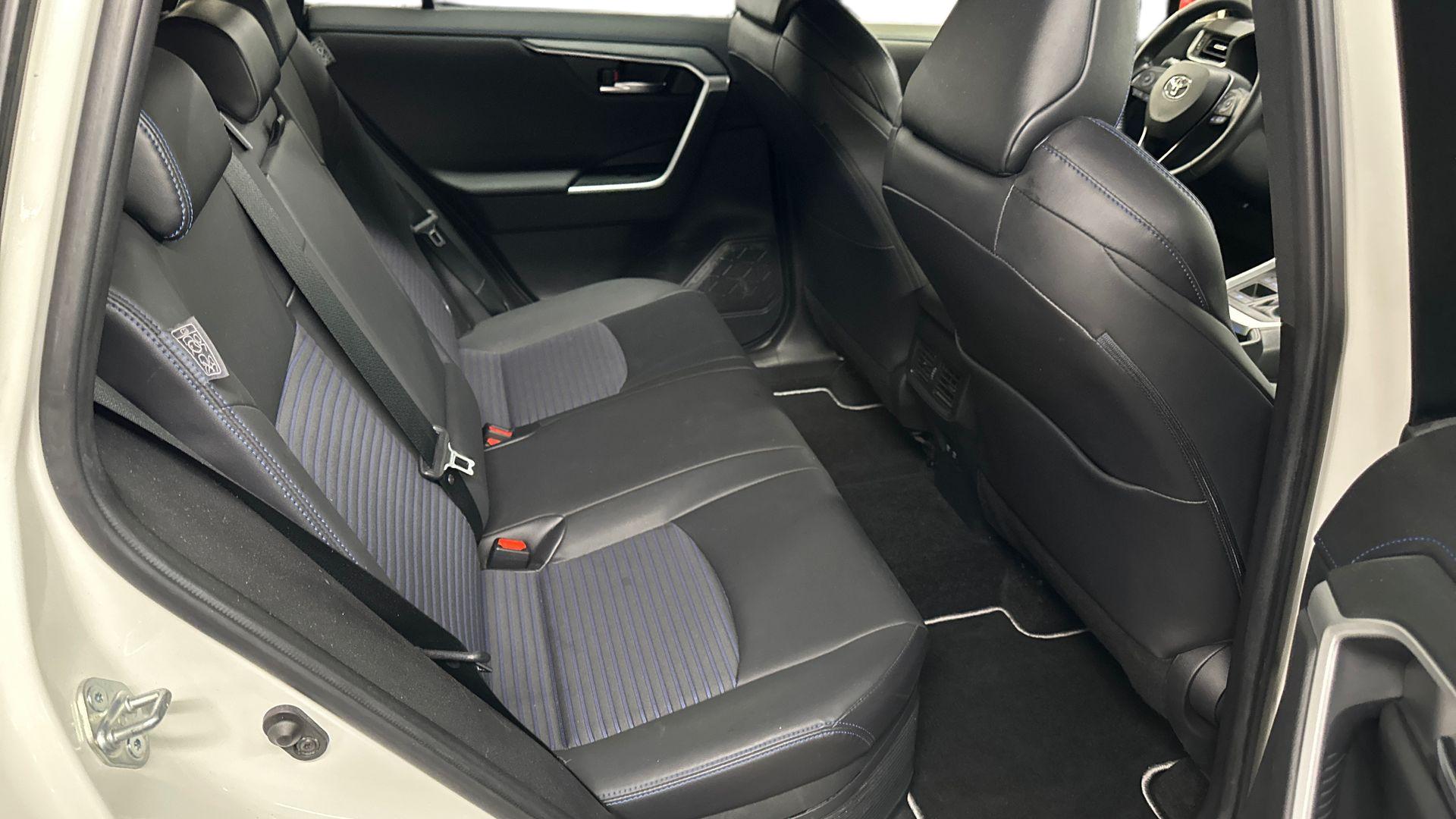 Toyota RAV4 16