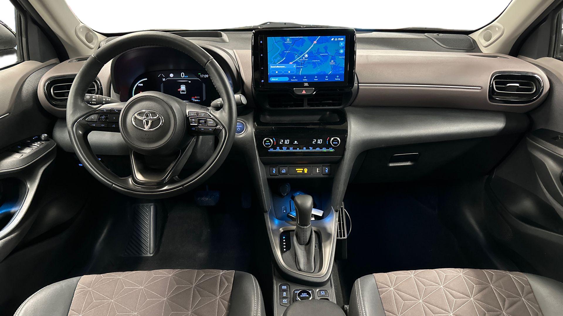 Toyota Yaris Cross 12