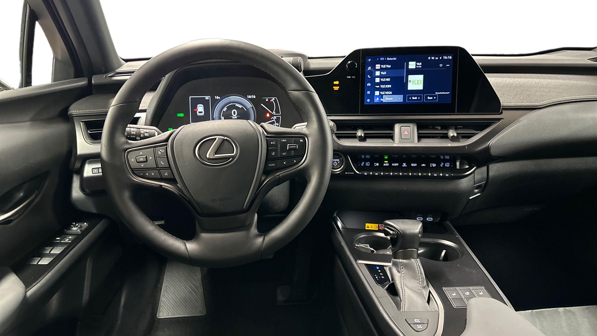 Lexus UX 13