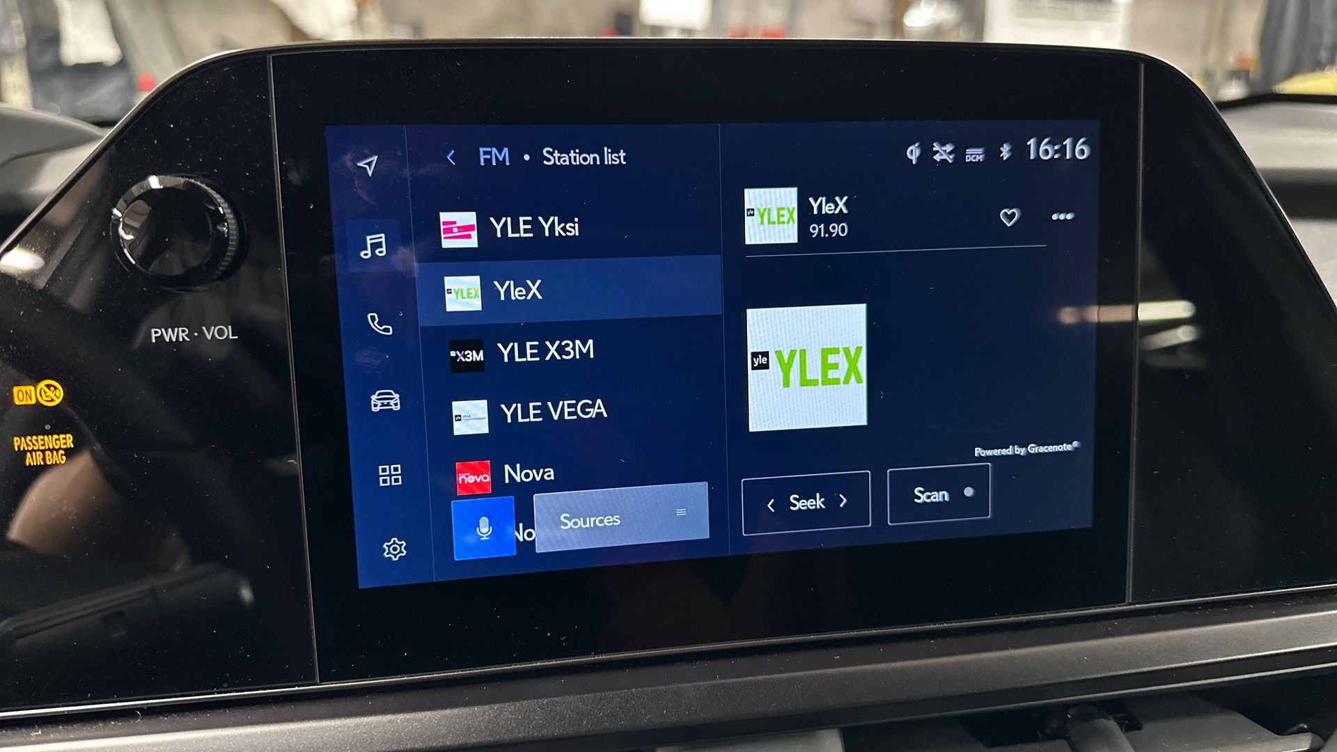 Lexus UX 16