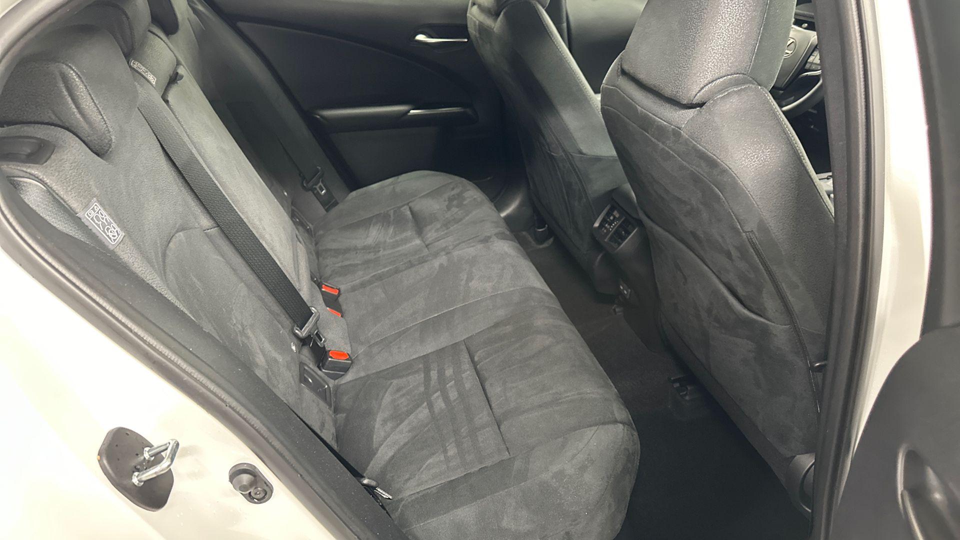 Lexus UX 18