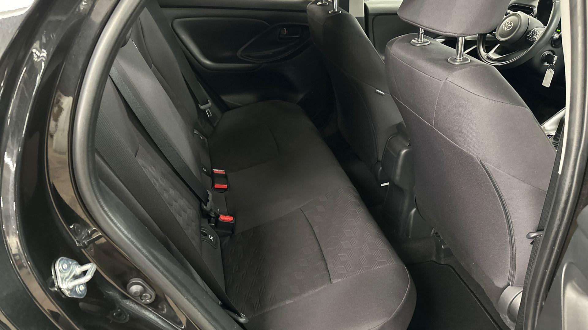 Toyota Yaris 16
