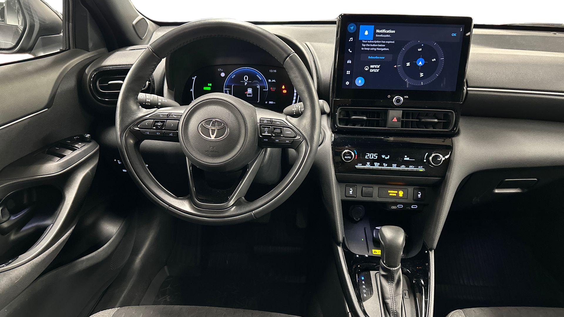 Toyota Yaris Cross 13