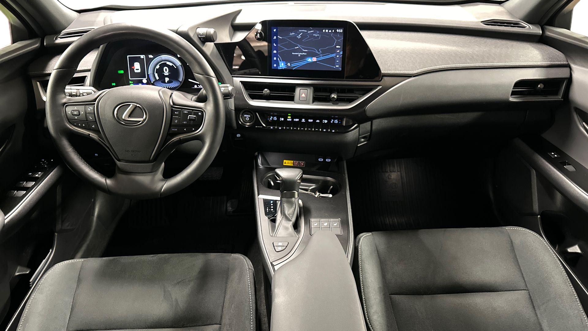 Lexus UX 12