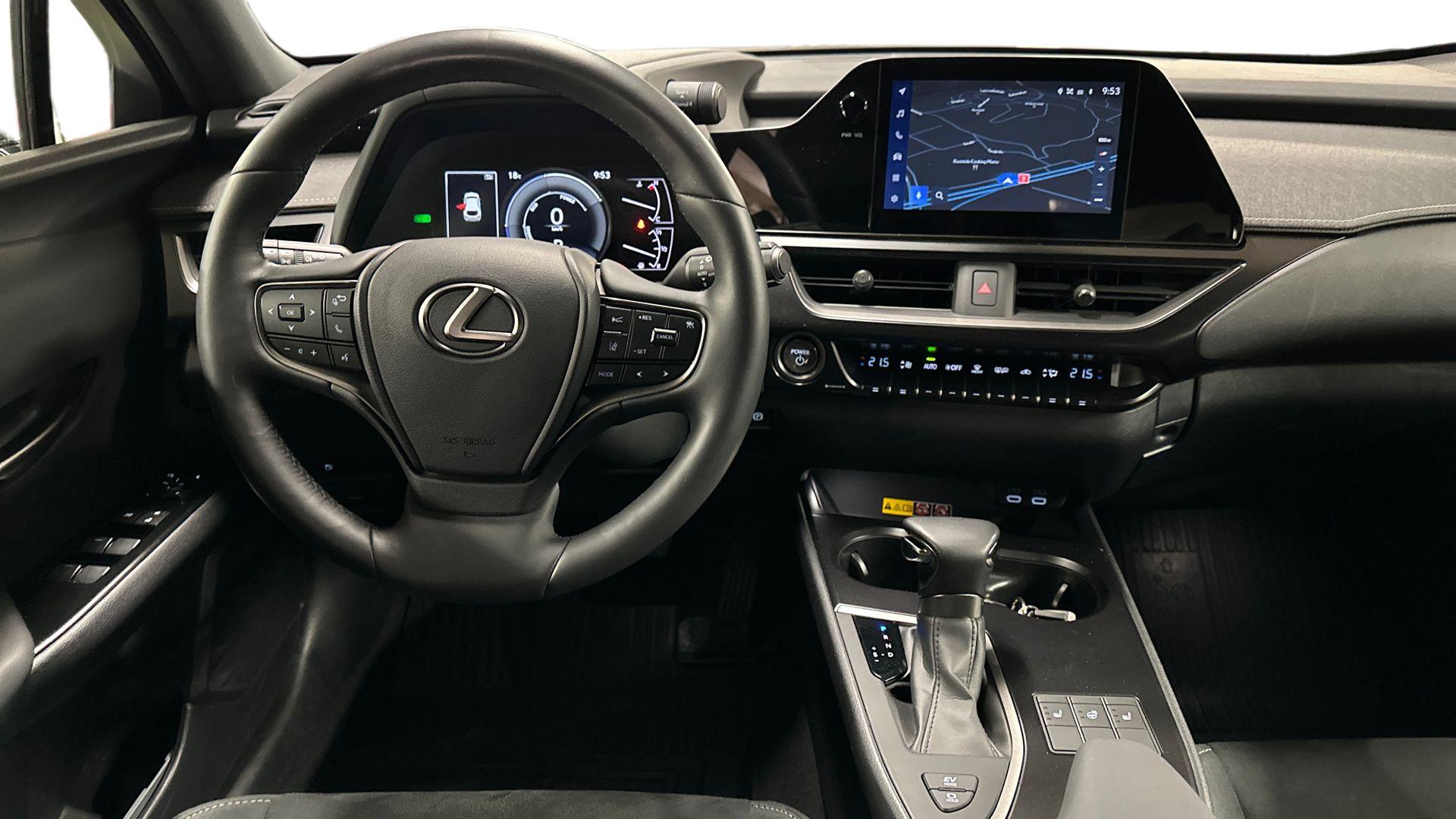 Lexus UX 13