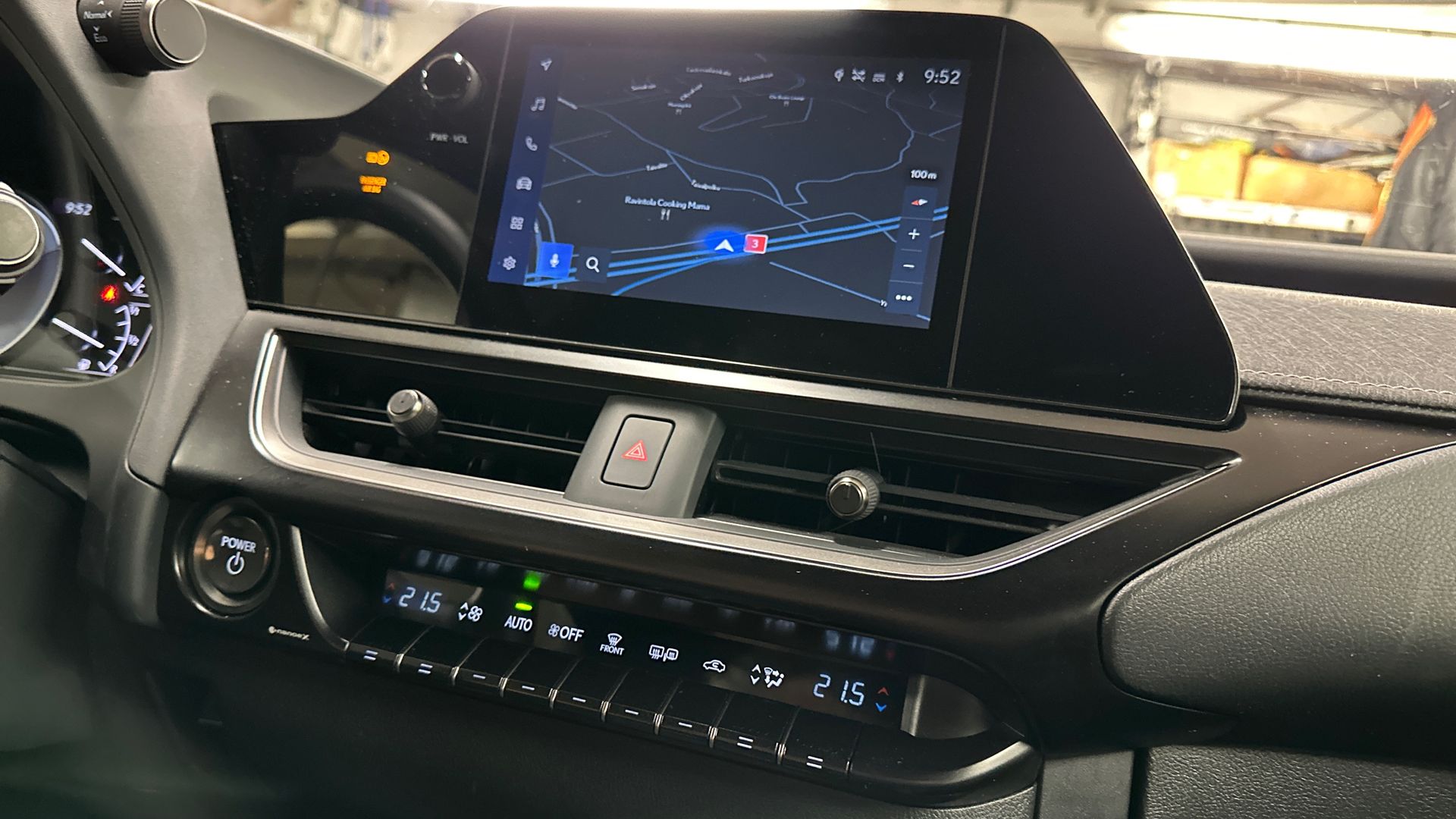 Lexus UX 16
