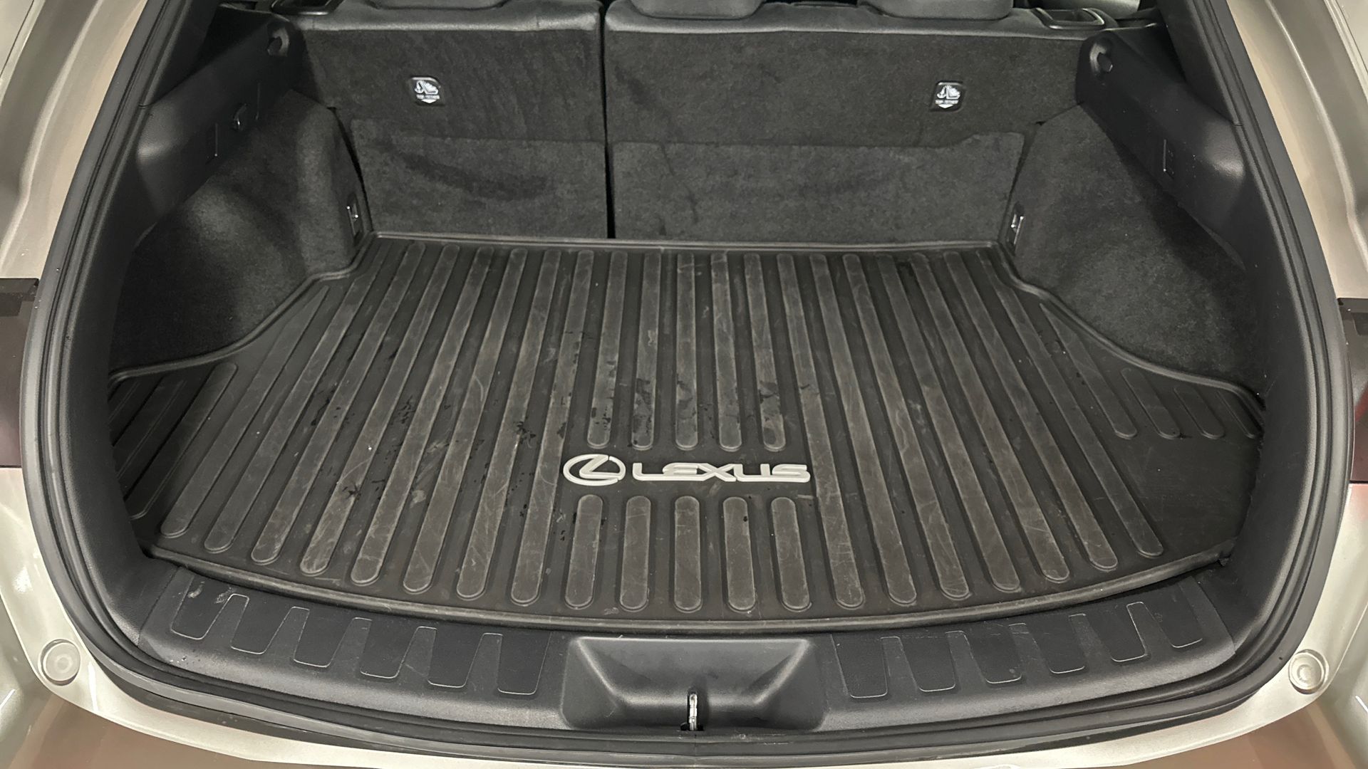 Lexus UX 17